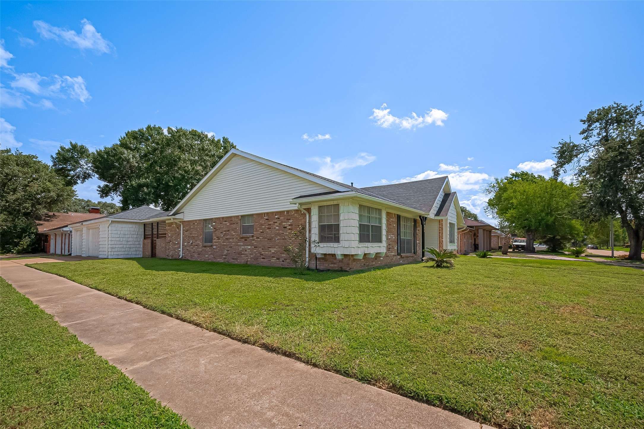 Houston, TX 77071,7634 Braesdale LN