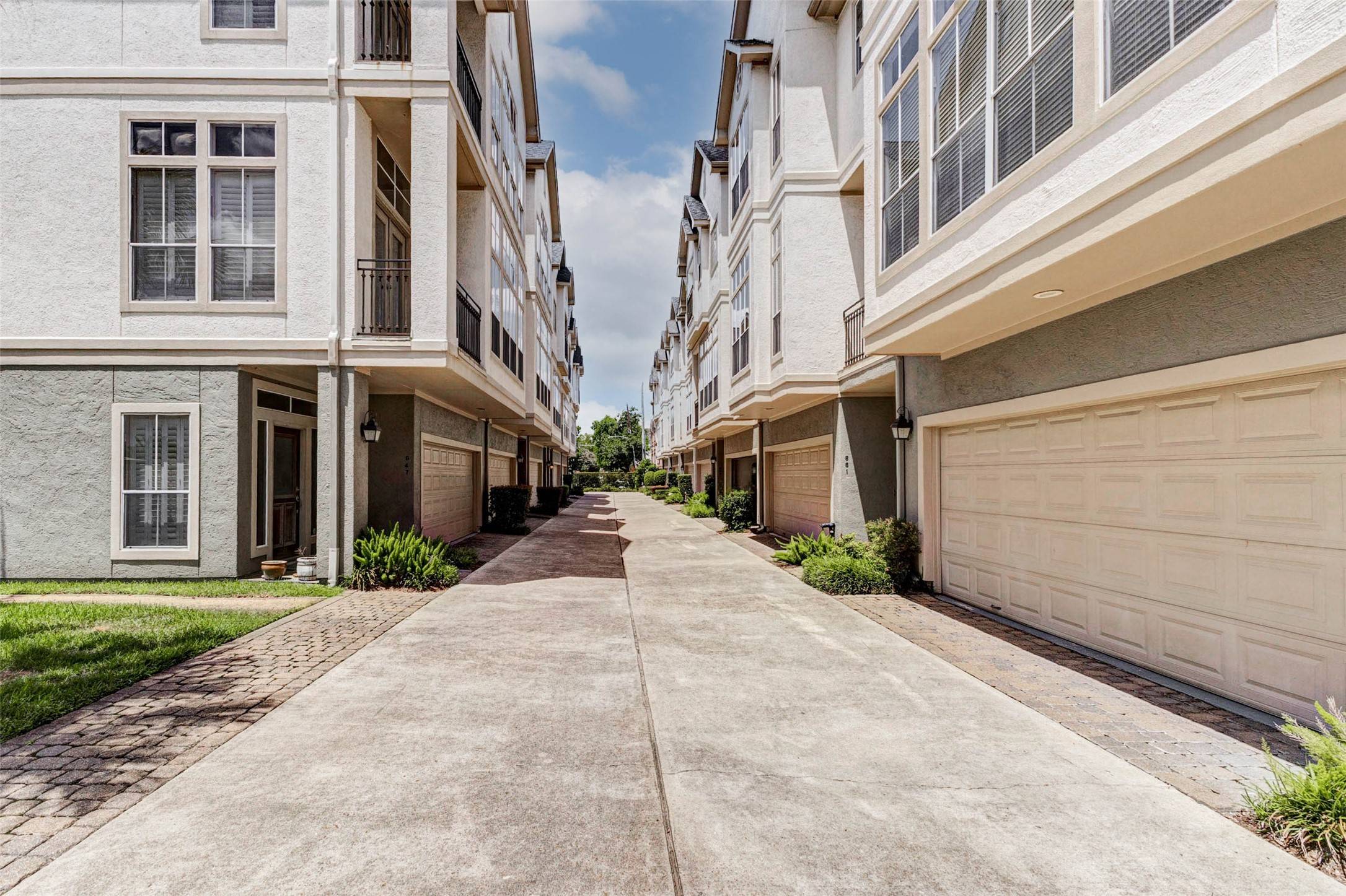 Houston, TX 77007,661 Hartman ST