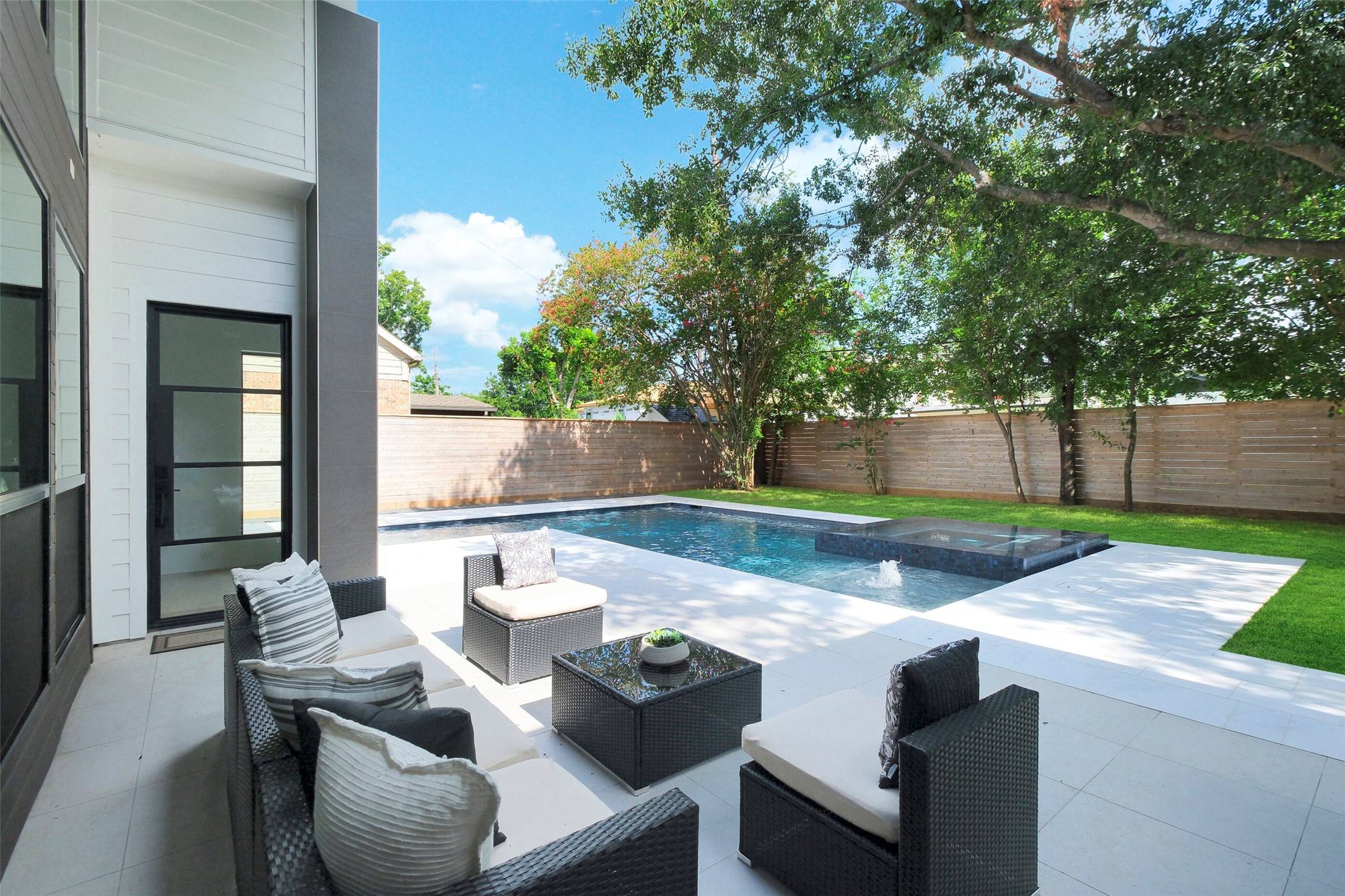 Houston, TX 77055,6618 Schiller ST