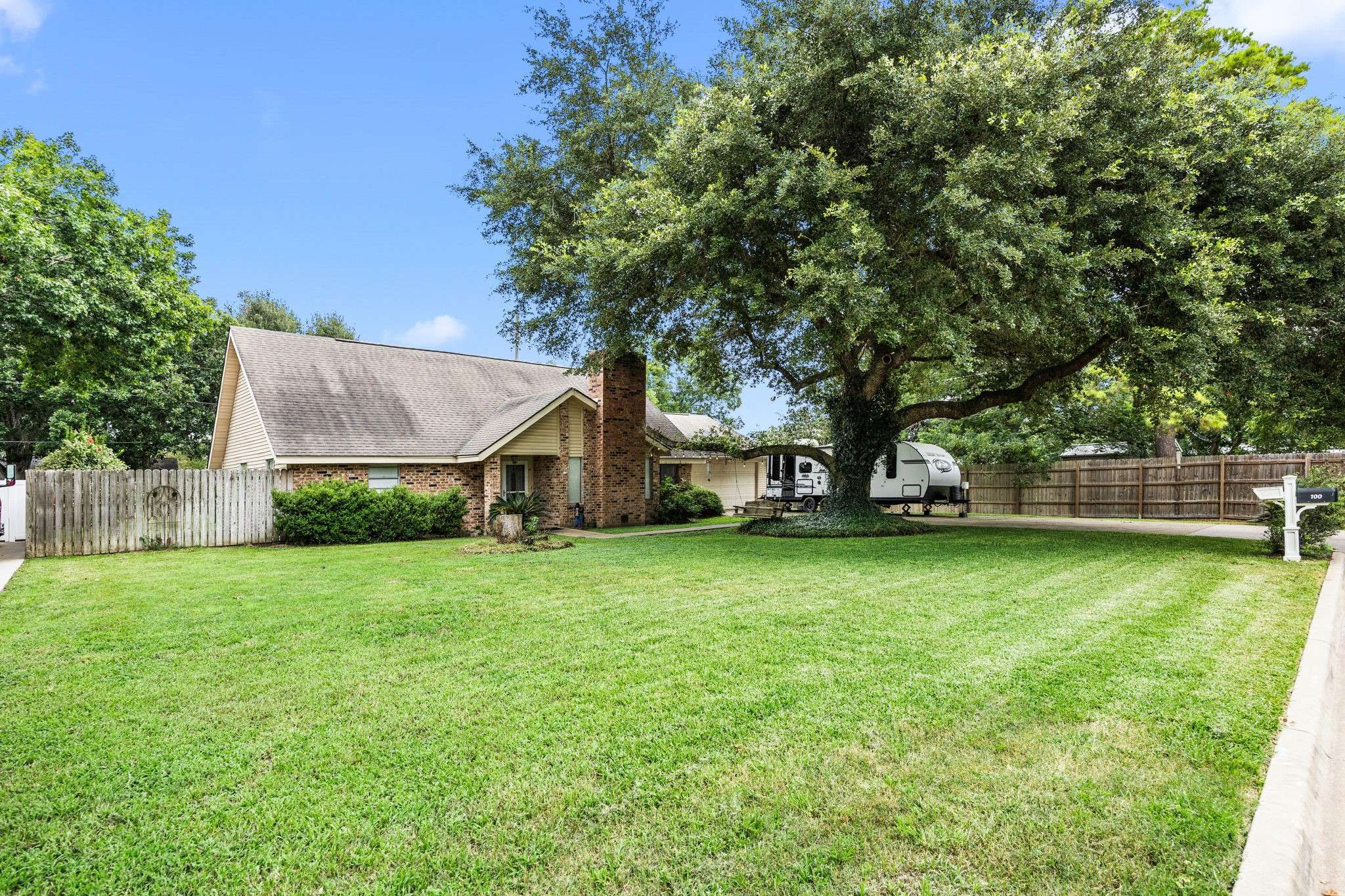 Columbus, TX 78934,100 Crestview ST