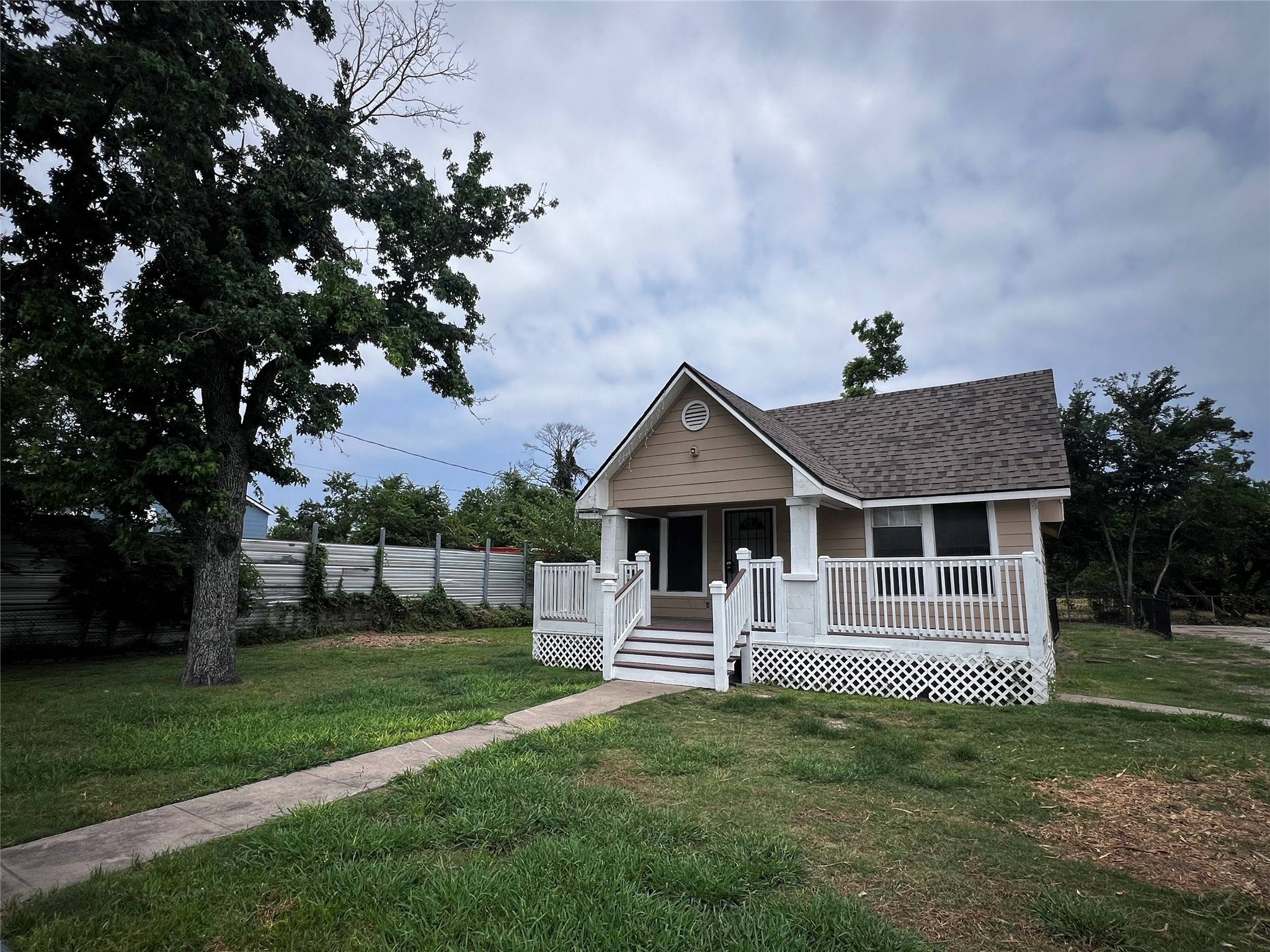 Houston, TX 77026,5433 Bunte St