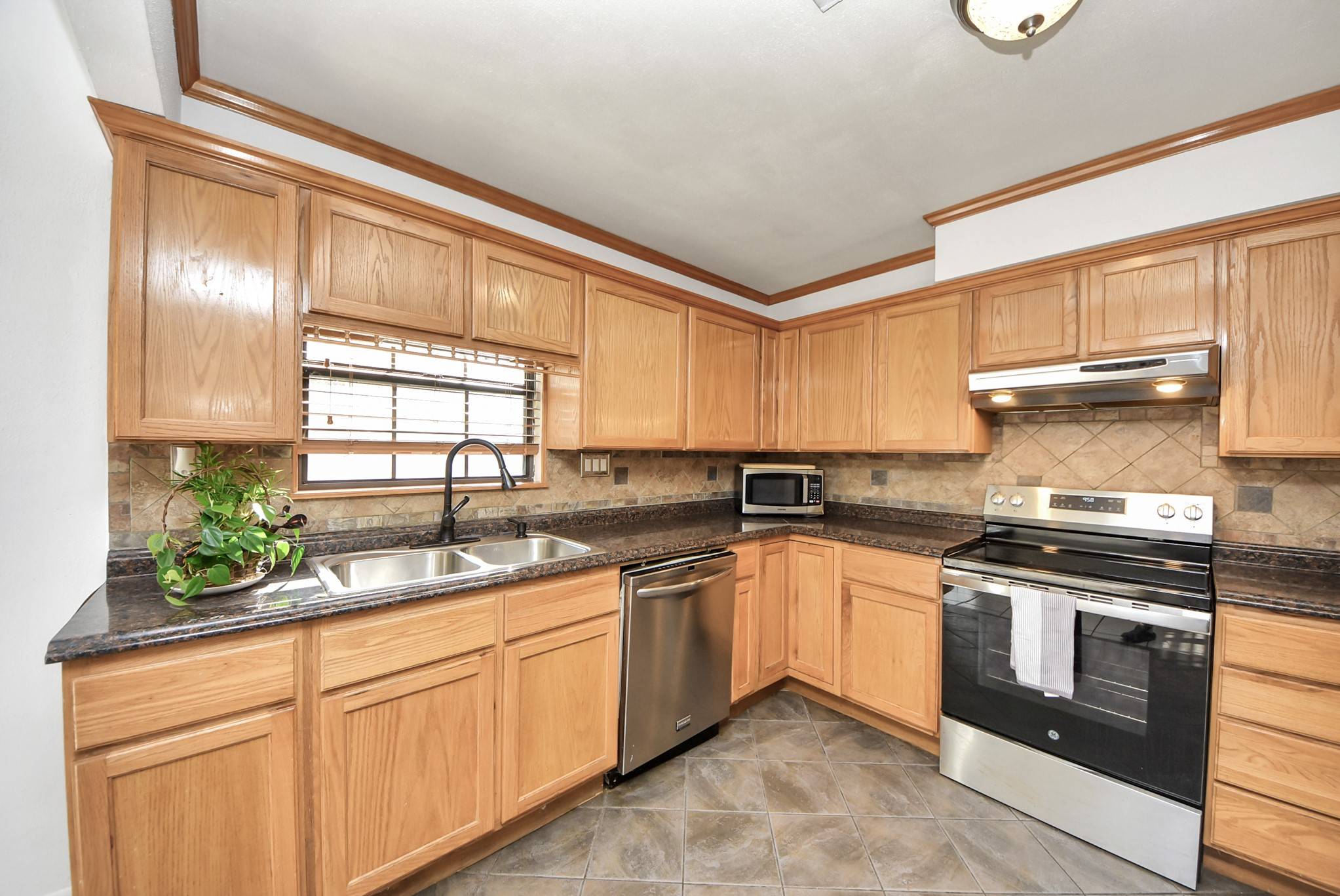 La Porte, TX 77571,10315 Carlow LN