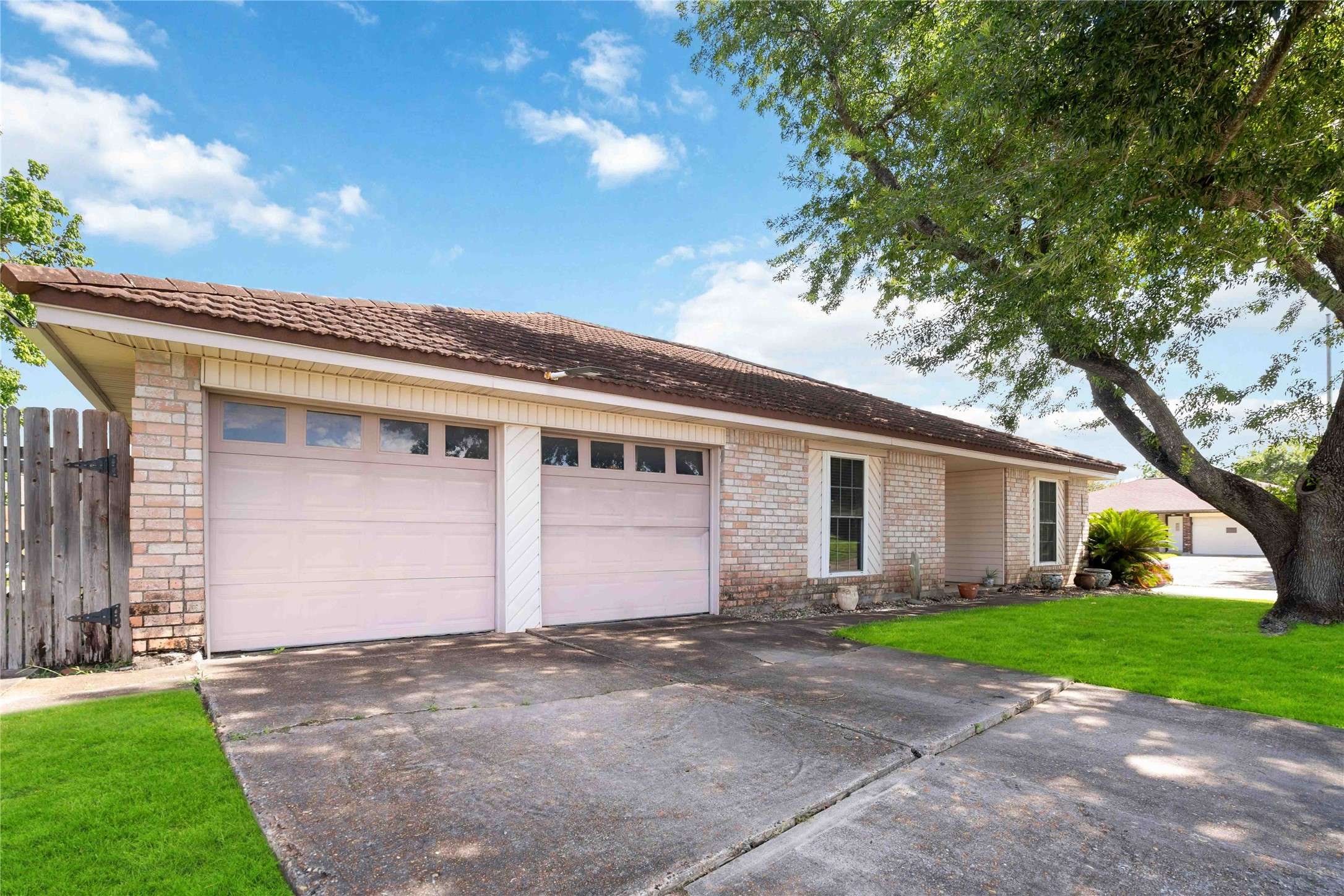 Webster, TX 77598,2602 Pilgrims Point DR