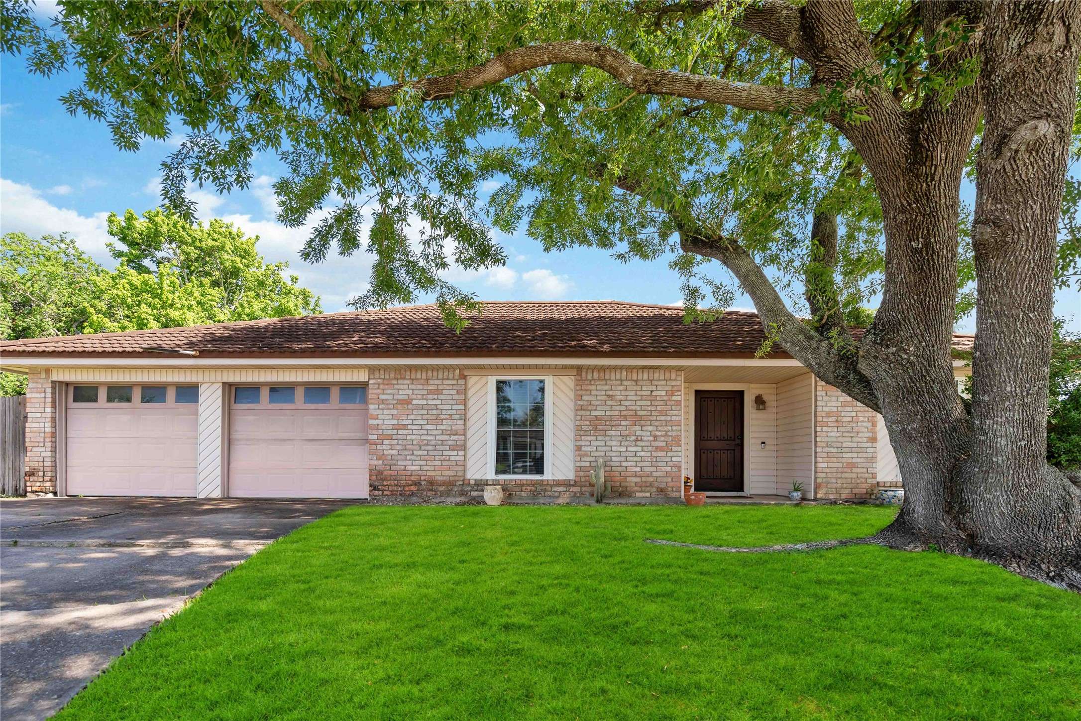 Webster, TX 77598,2602 Pilgrims Point DR