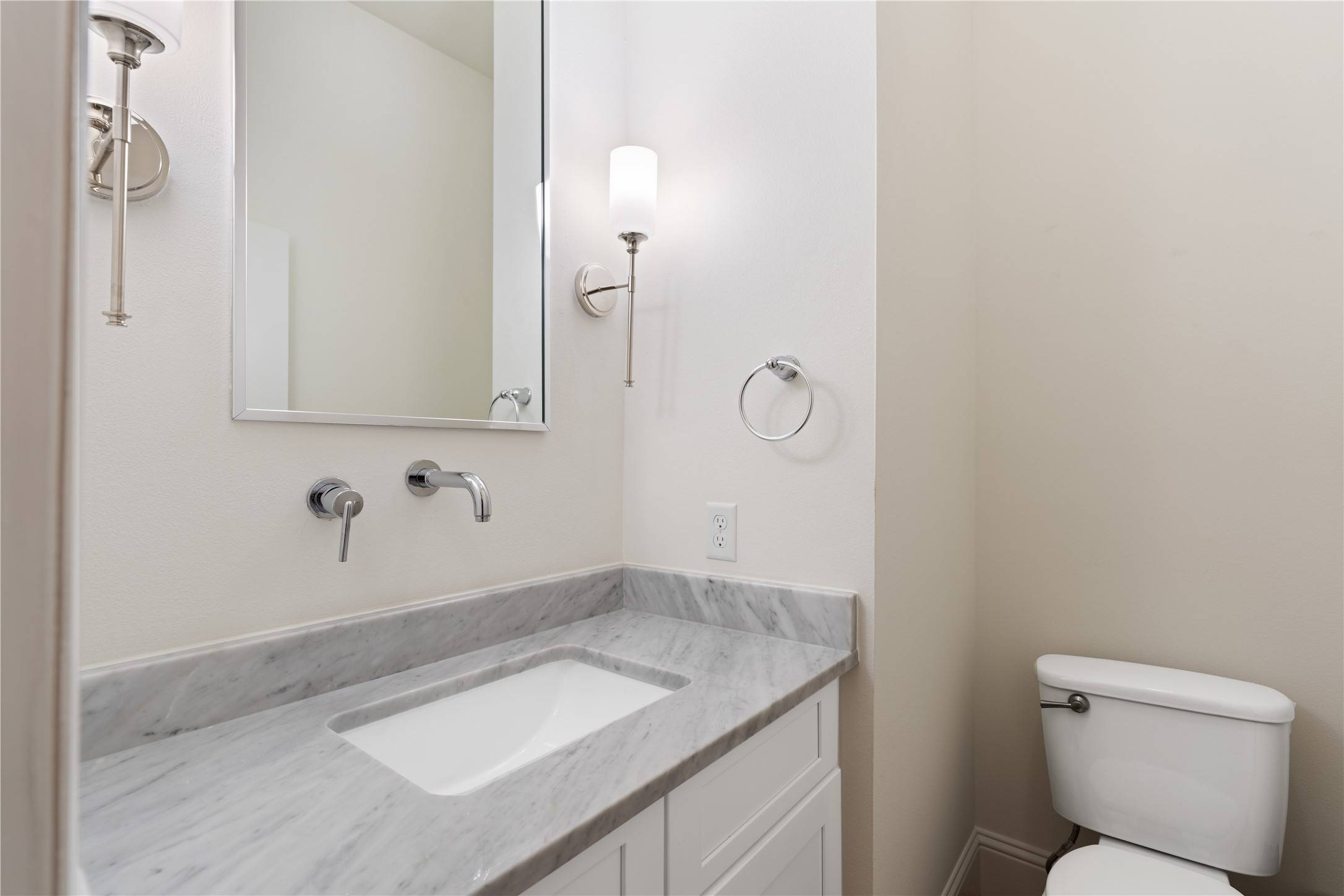 Houston, TX 77008,531 W 27th ST