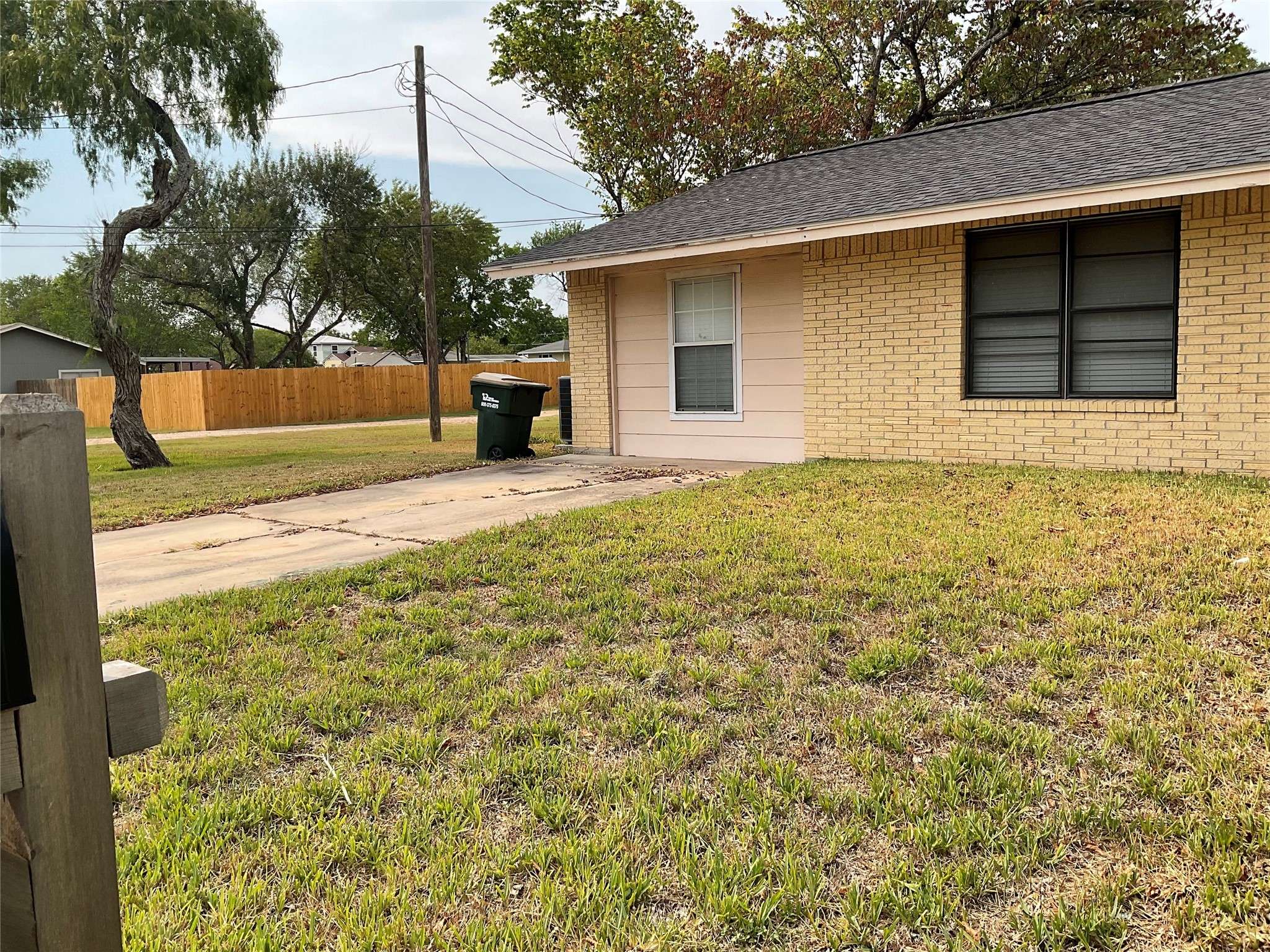 Cuero, TX 77954,608 E First C
