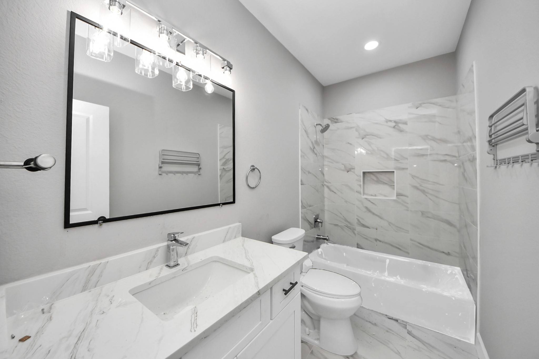 Houston, TX 77051,8312 Comal ST