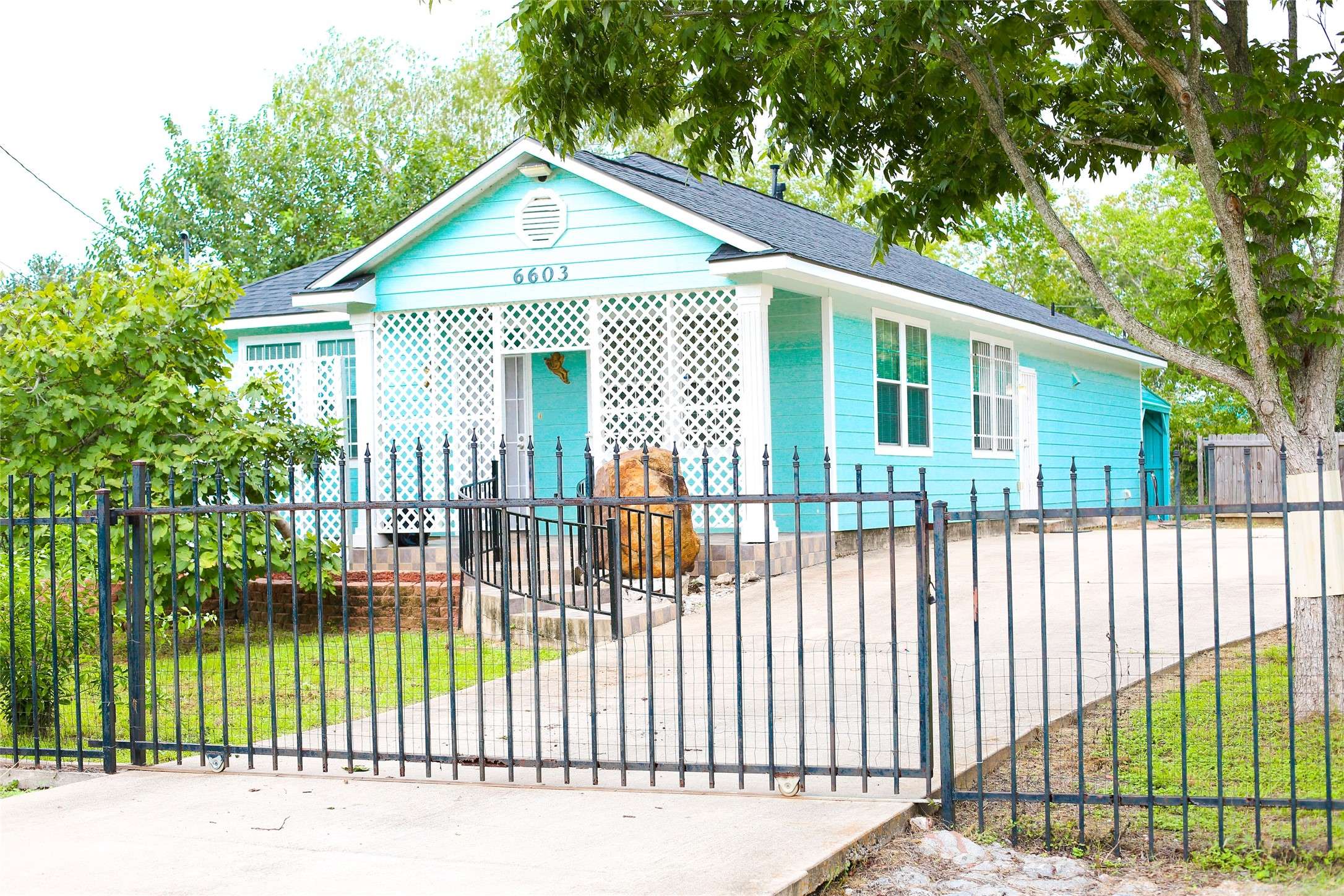 Hitchcock, TX 77563,6603 Wayne Johnson AVE