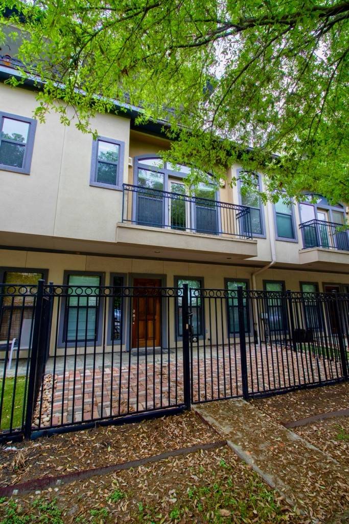 Houston, TX 77003,1113 Saint Charles ST