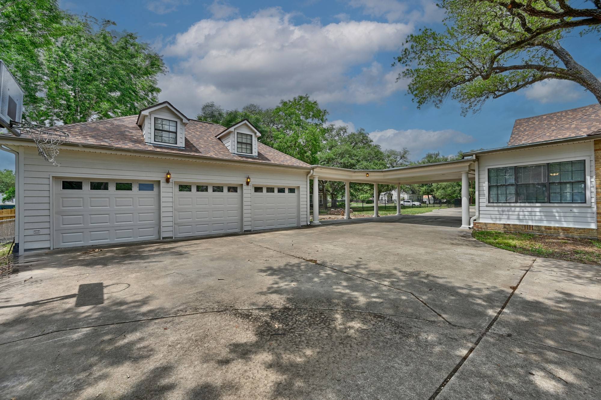 Giddings, TX 78942,266 Monroe ST