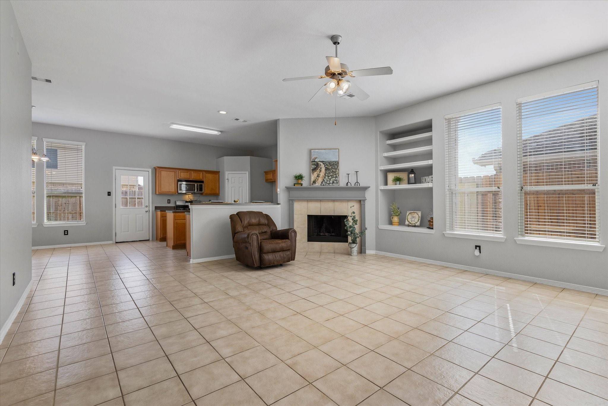 La Marque, TX 77568,104 Laurel Meadow CT