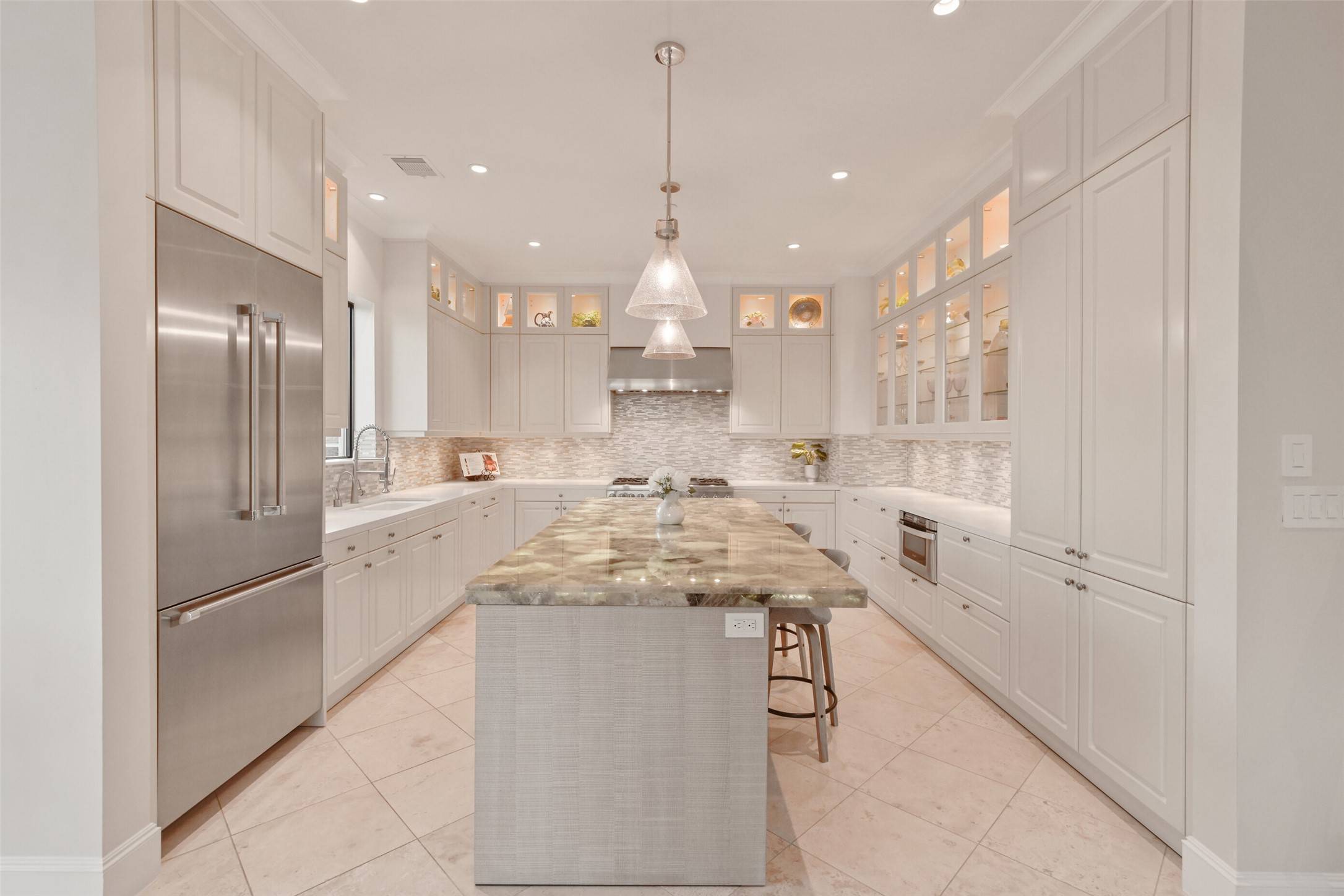 Houston, TX 77019,2221 Welch ST #401