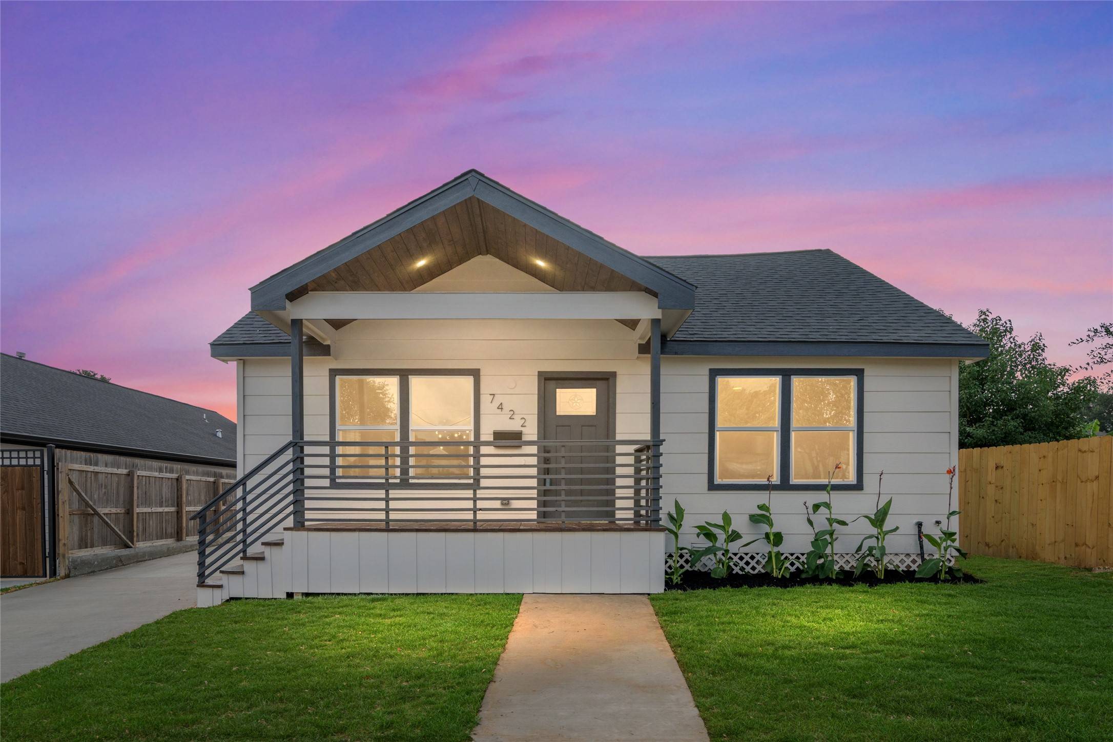 Houston, TX 77011,7422 Mckinney ST