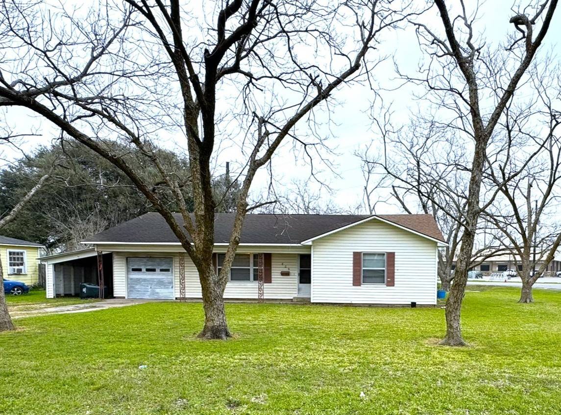 El Campo, TX 77437,809 August ST