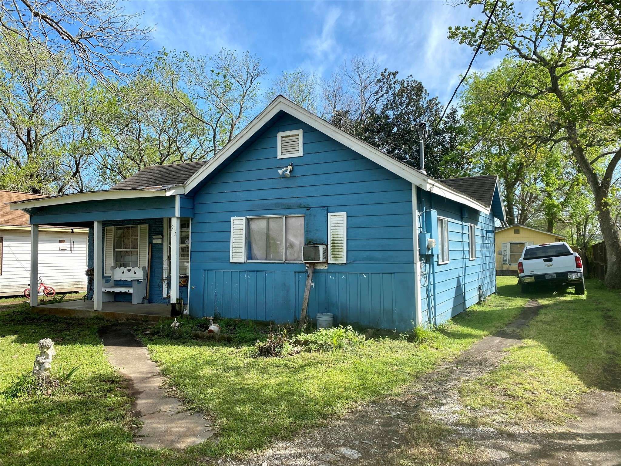 Clute, TX 77531,213 Maddox ST