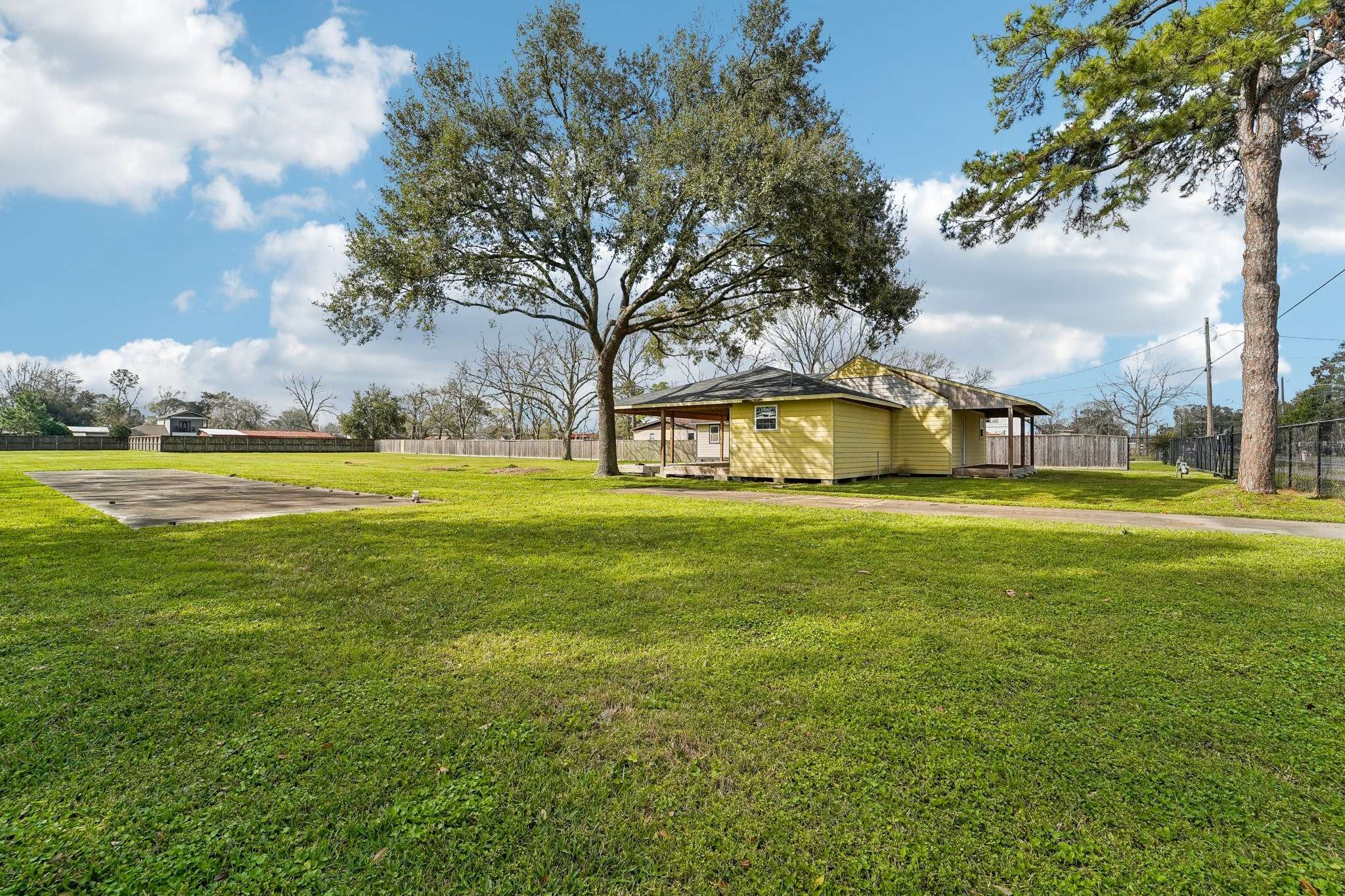 Pasadena, TX 77503,5226 Pine AVE