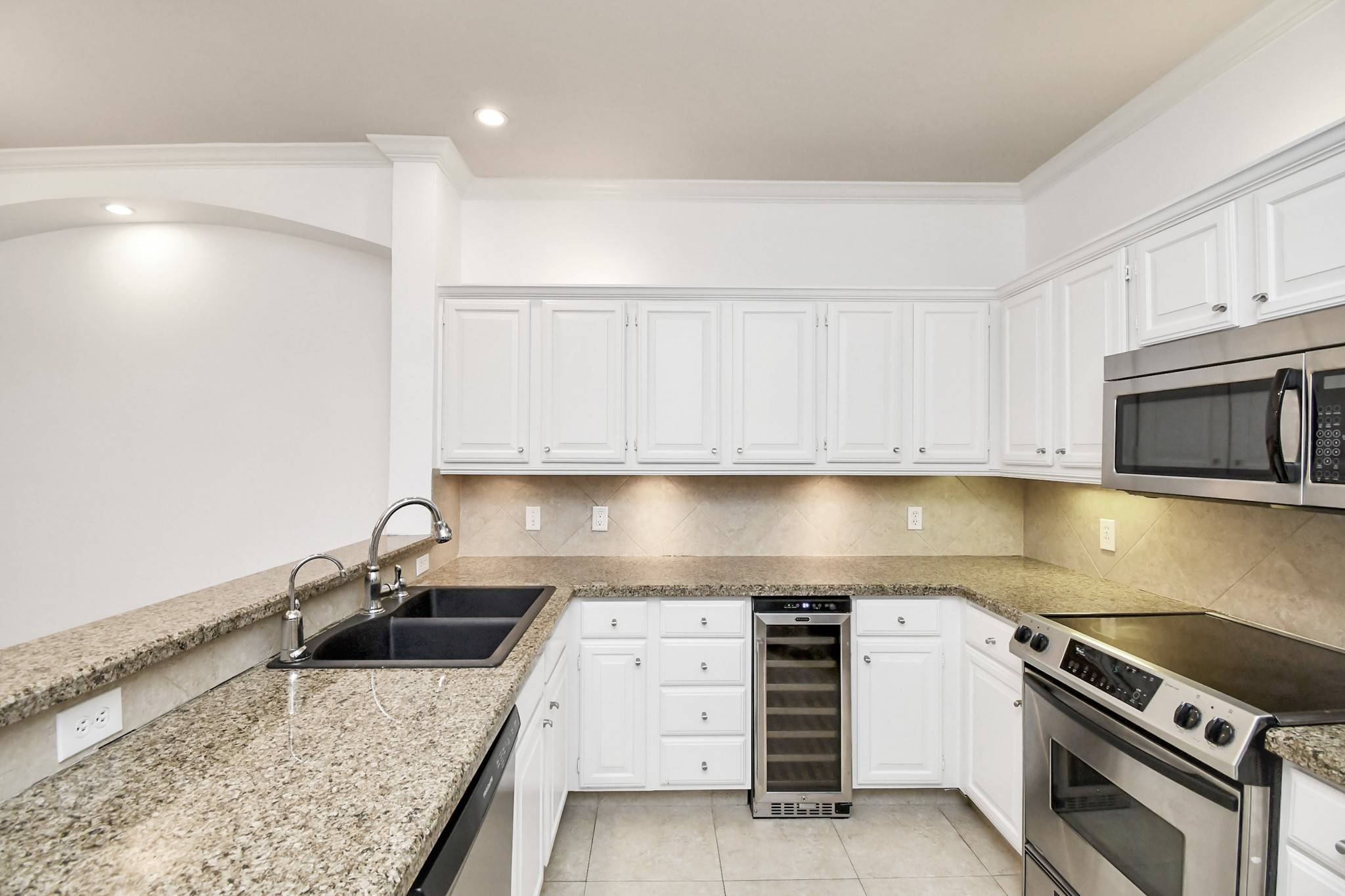 Houston, TX 77019,2111 Welch ST #B213