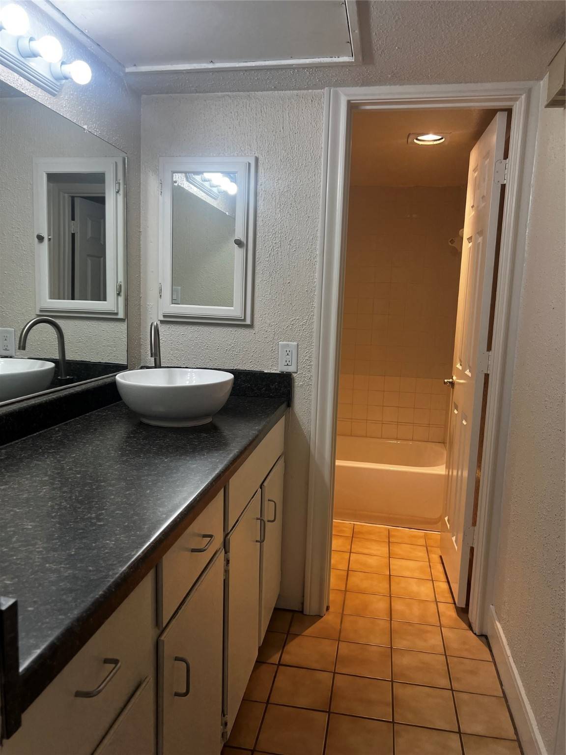 Houston, TX 77063,2100 Tanglewilde ST #402