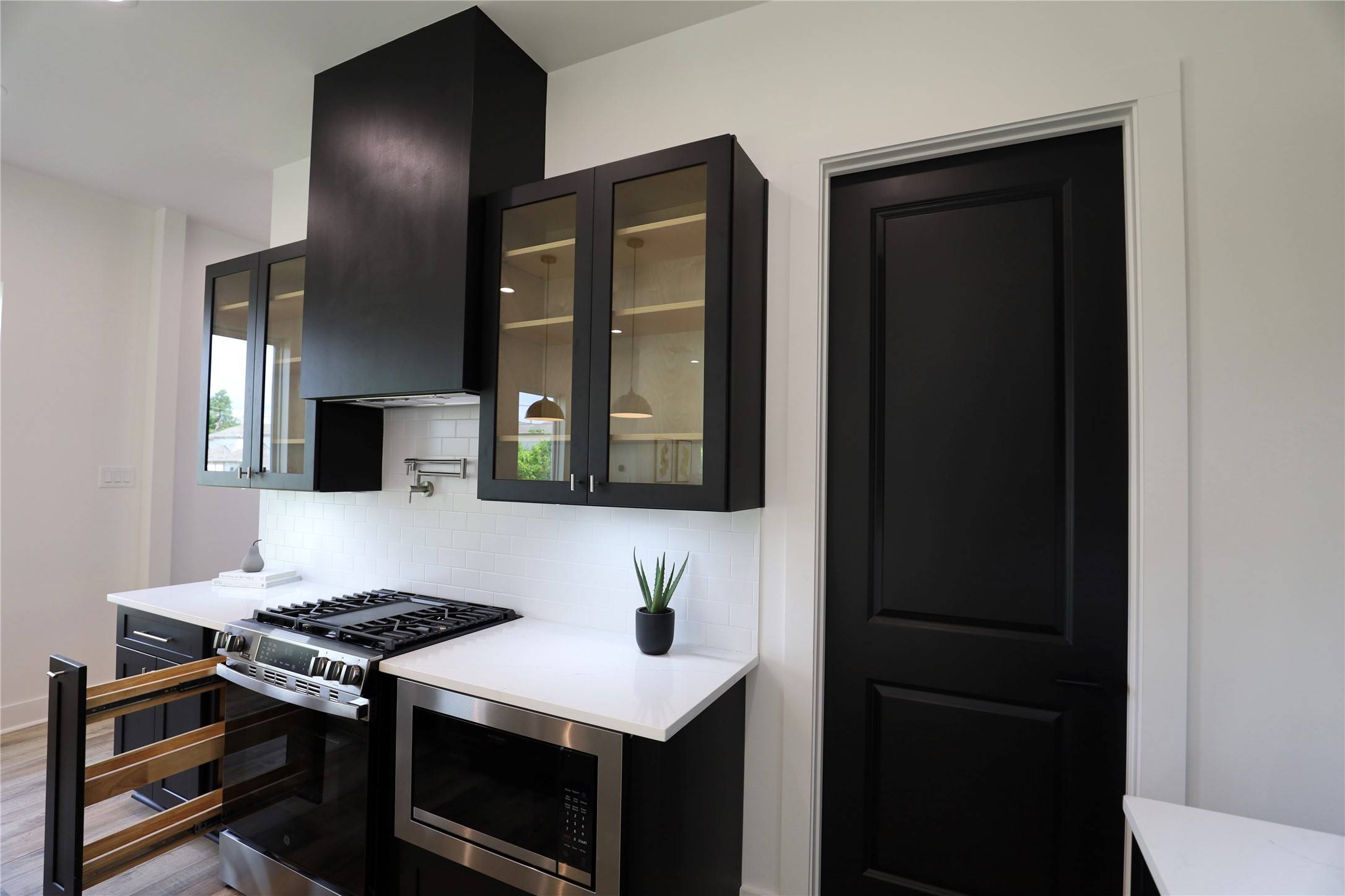 Houston, TX 77022,609 E 38th ST