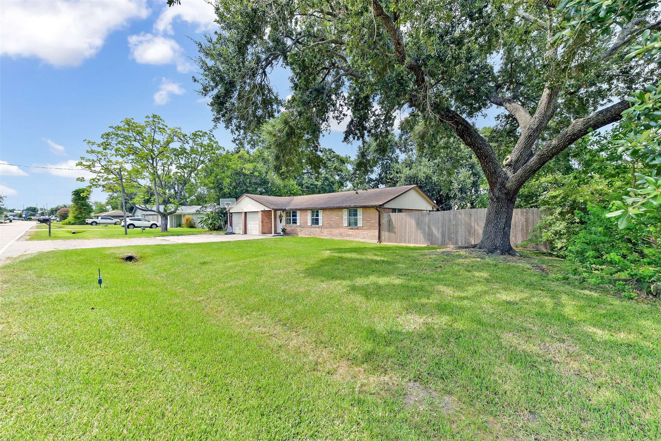 Kemah, TX 77565,1210 Esther ST