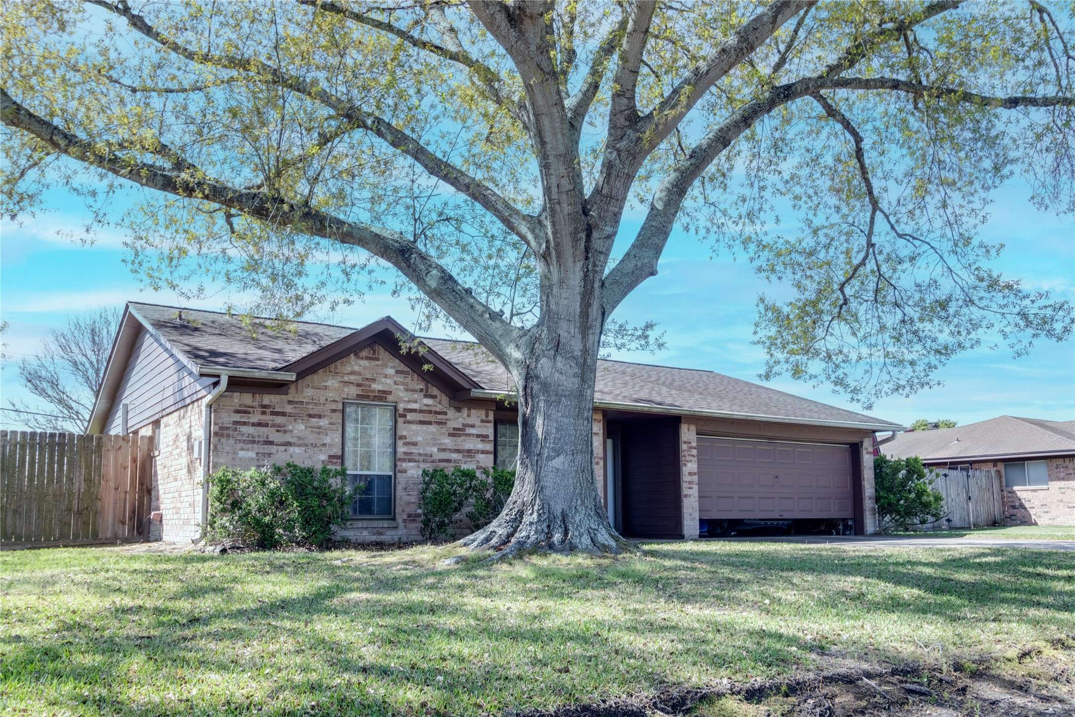 Highlands, TX 77562,2306 Heather ST