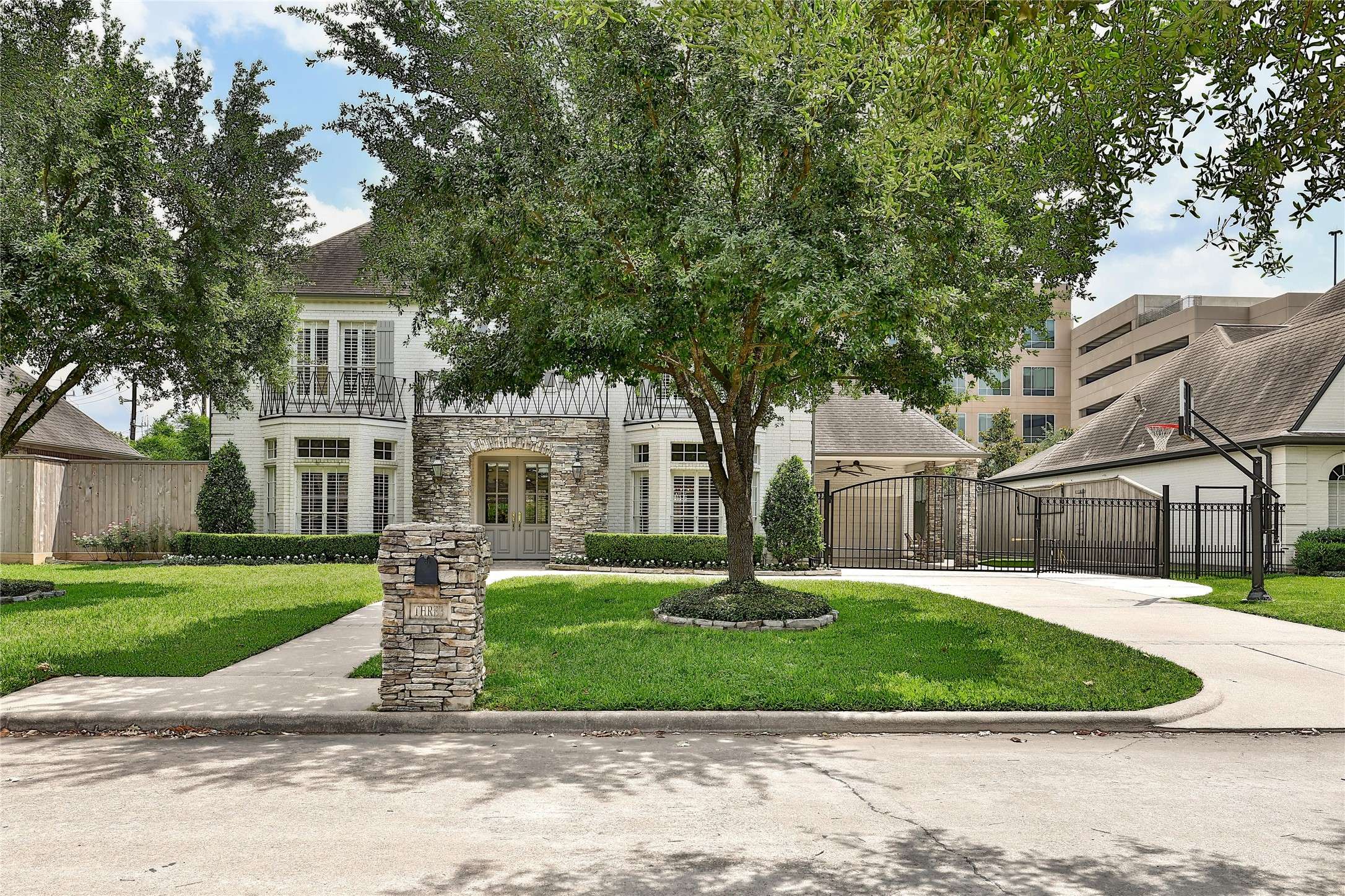 Spring Valley Village, TX 77055,3 Pecan Trail LN