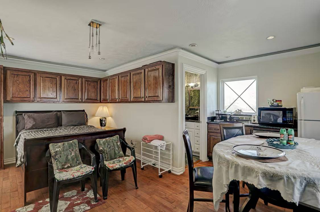 Dickinson, TX 77539,135 1st ST