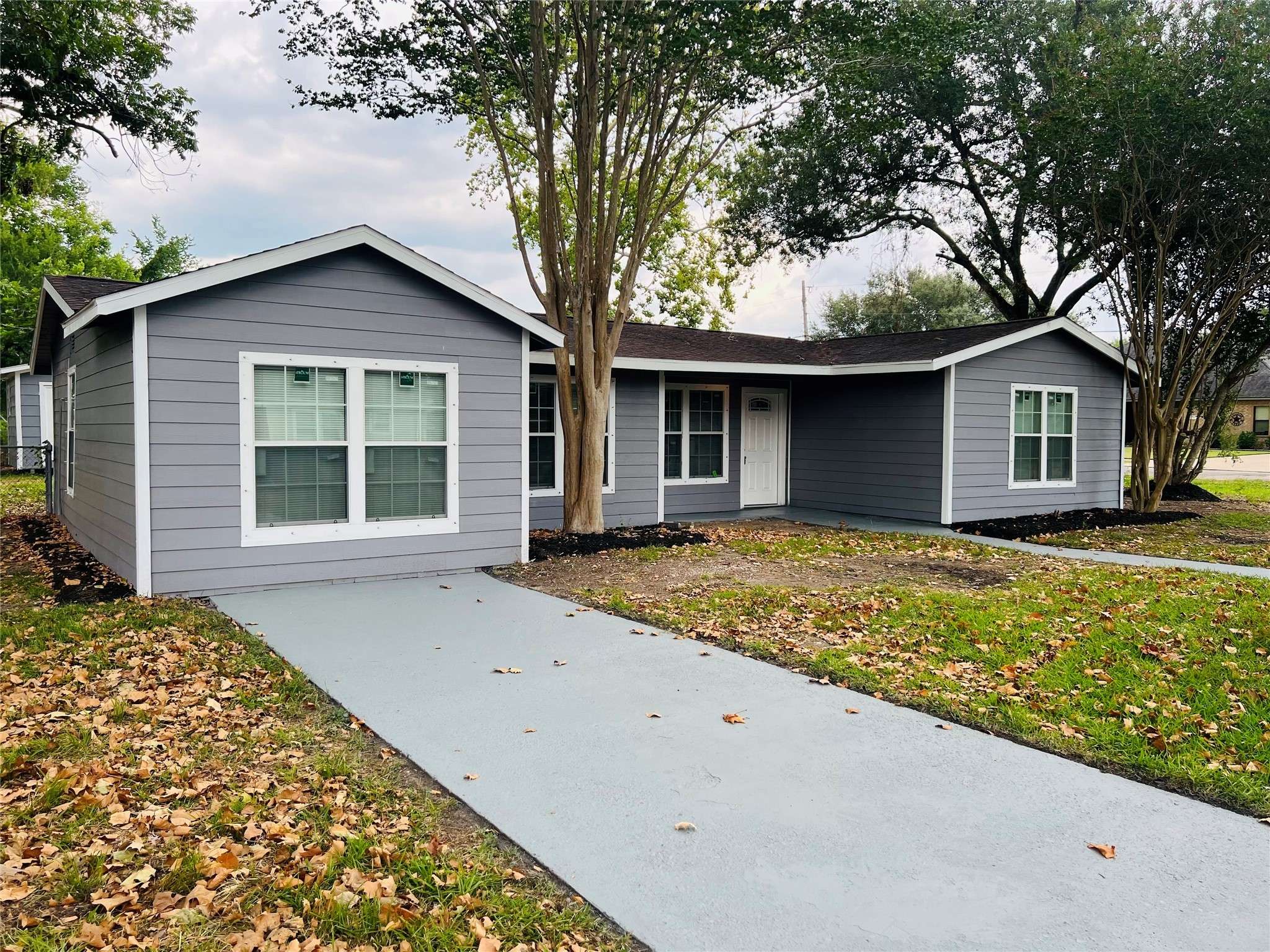 Angleton, TX 77515,823 Akers ST