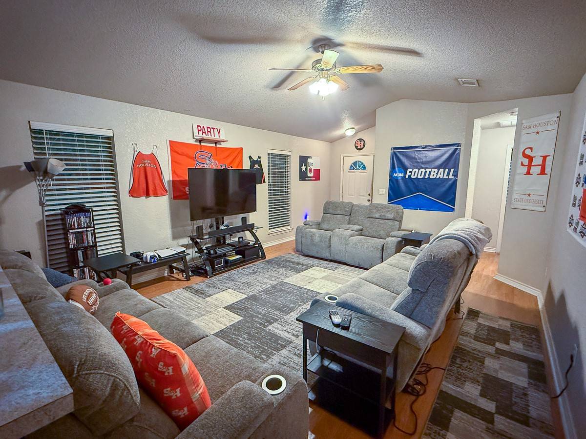 Huntsville, TX 77340,152/154 Sendero Street