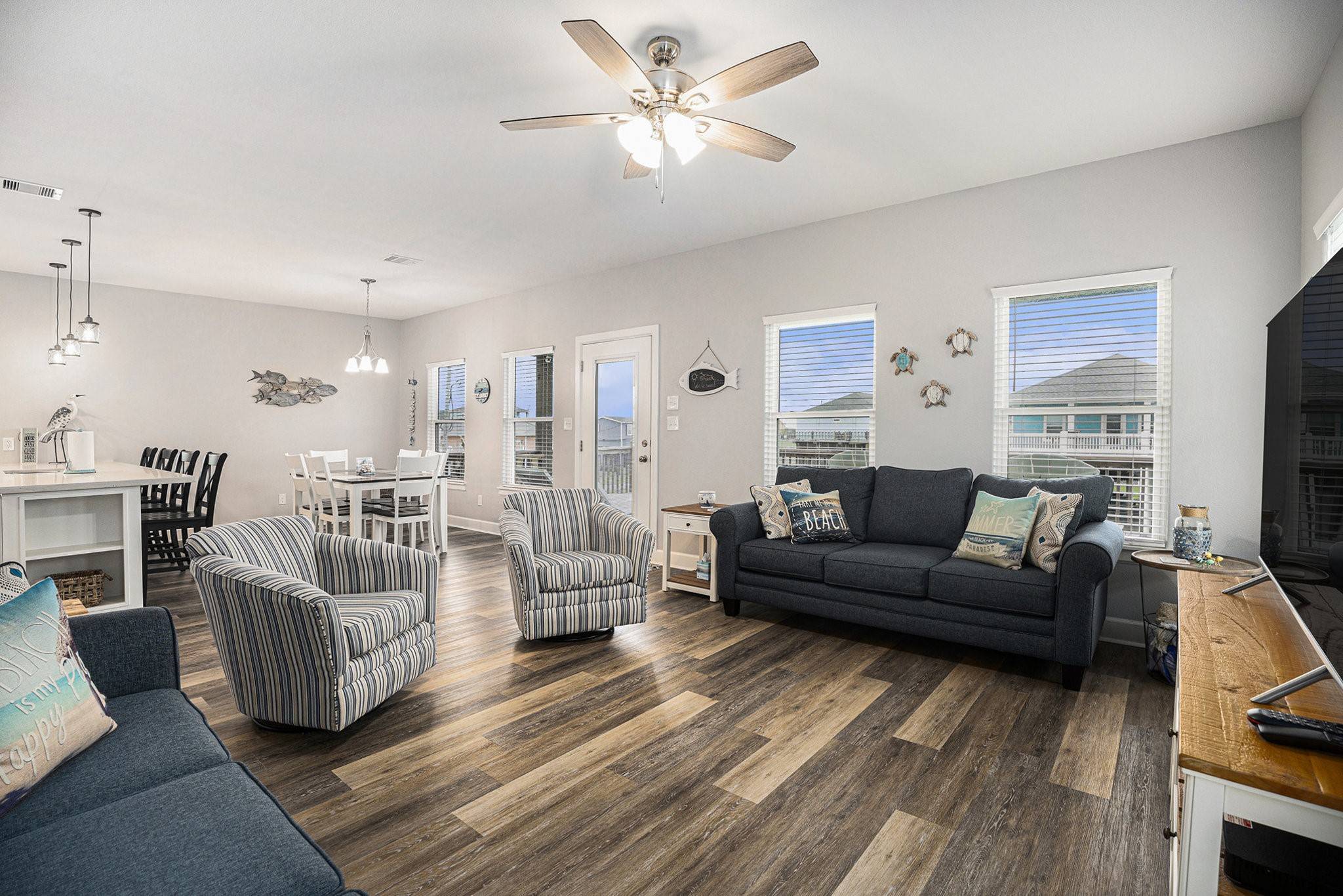 Crystal Beach, TX 77650,875 Palmetto DR