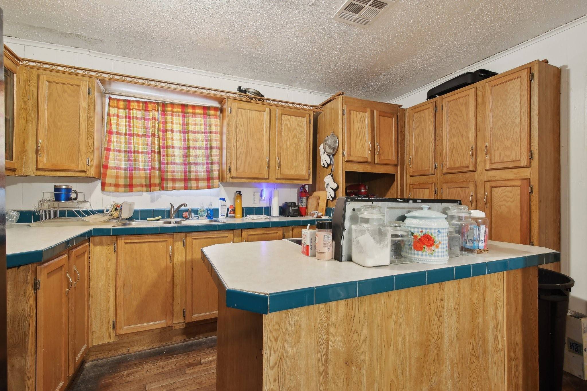 Houston, TX 77043,10470 Alcott DR