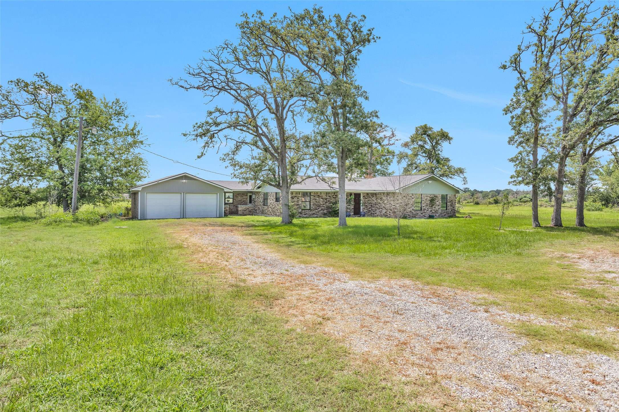 Bedias, TX 77831,21356 N TX-90 N