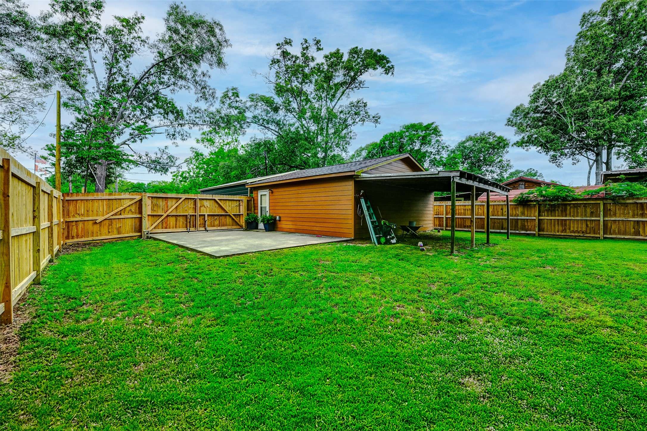 Livingston, TX 77351,231 Pine Shadows DR