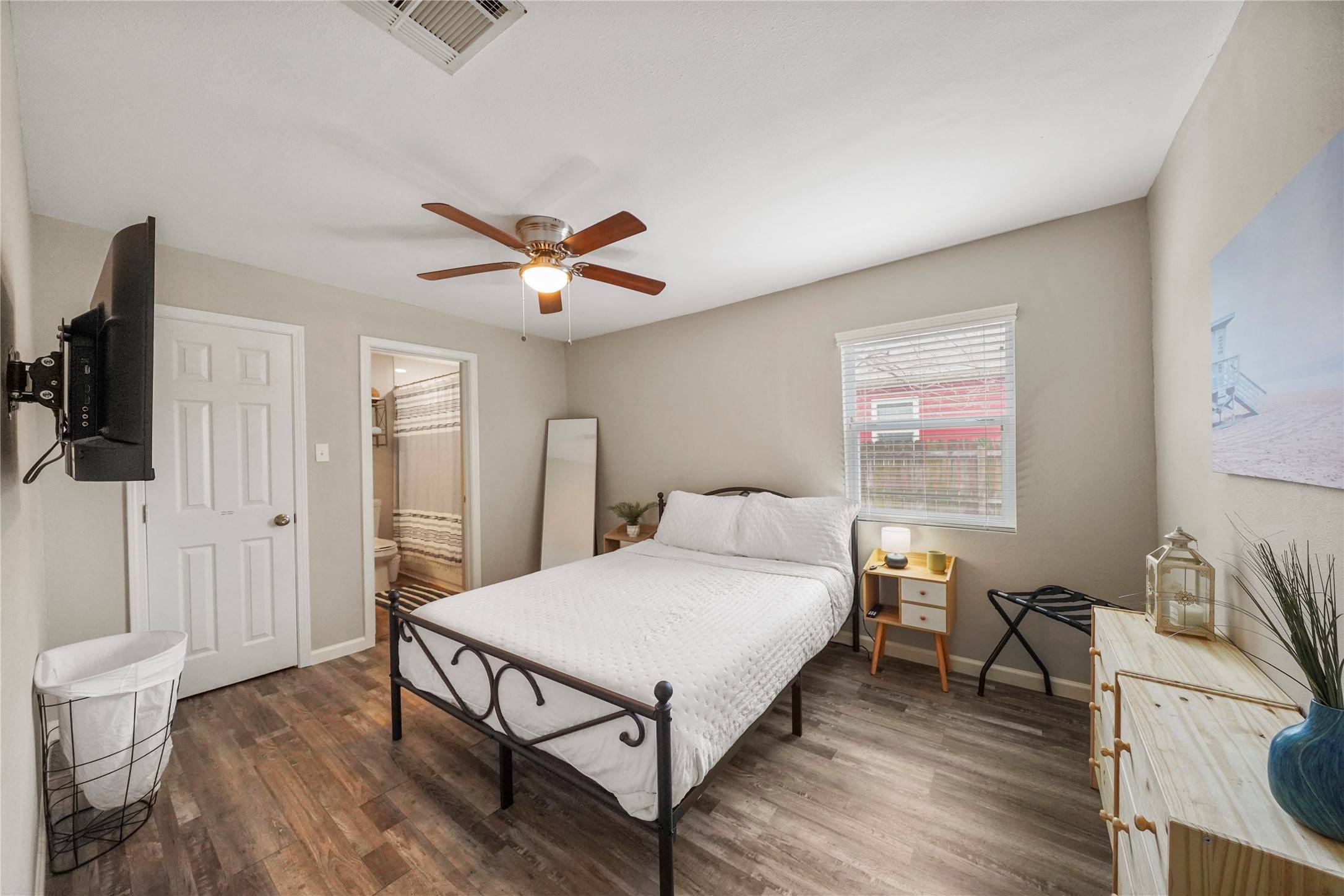 Texas City, TX 77590,2111 8th AVE N