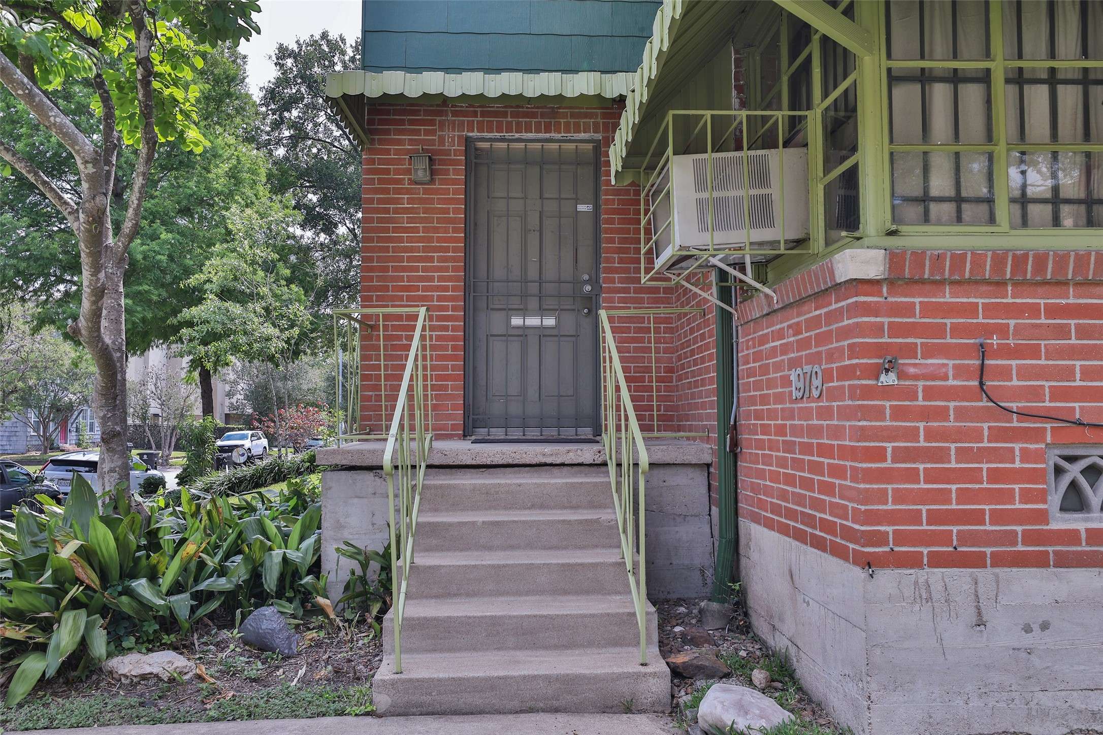 Houston, TX 77019,1979 W McKinney ST