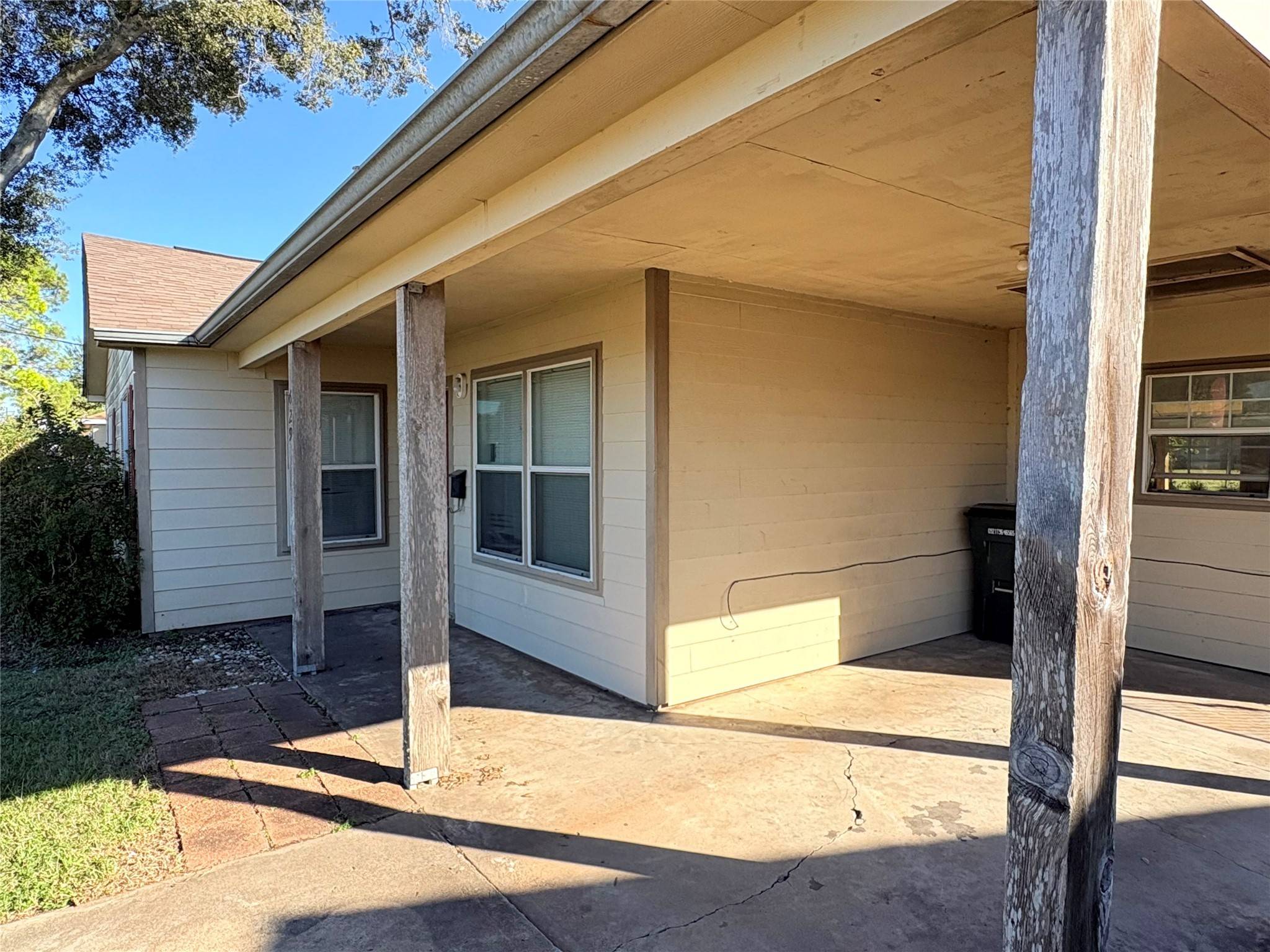 El Campo, TX 77437,629 W Norris ST