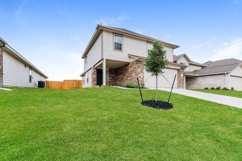 Huntsville, TX 77320,406 Brushback ST