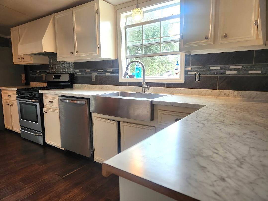 Sheridan, TX 77475,5826 W 2nd ST