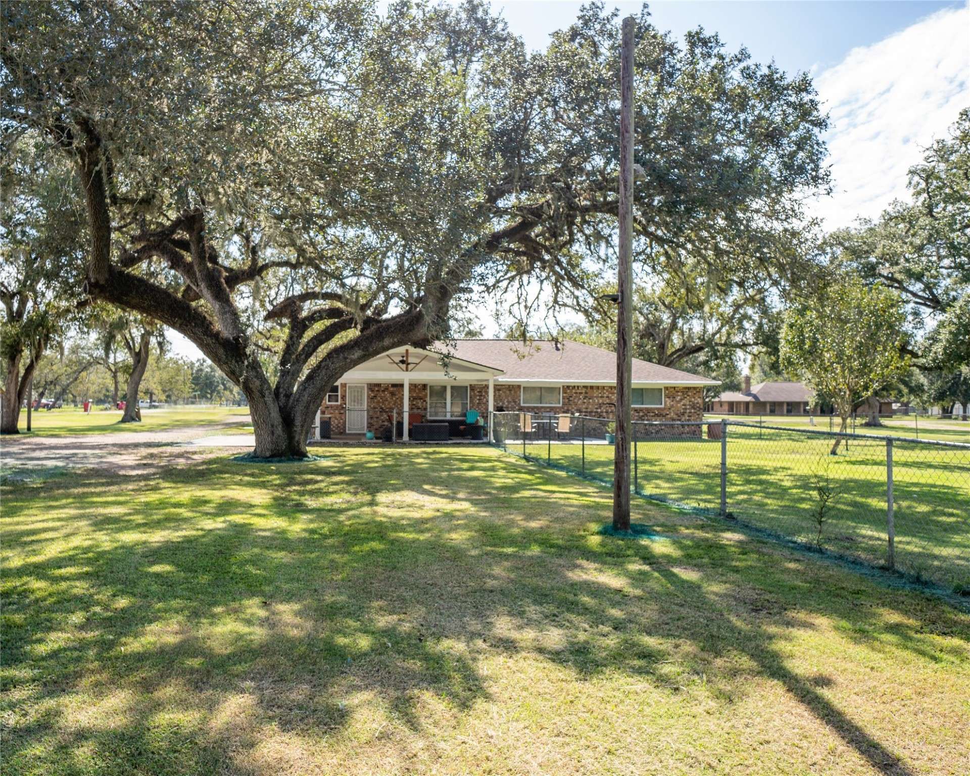 Van Vleck, TX 77482,14 E kingswood ST E #14