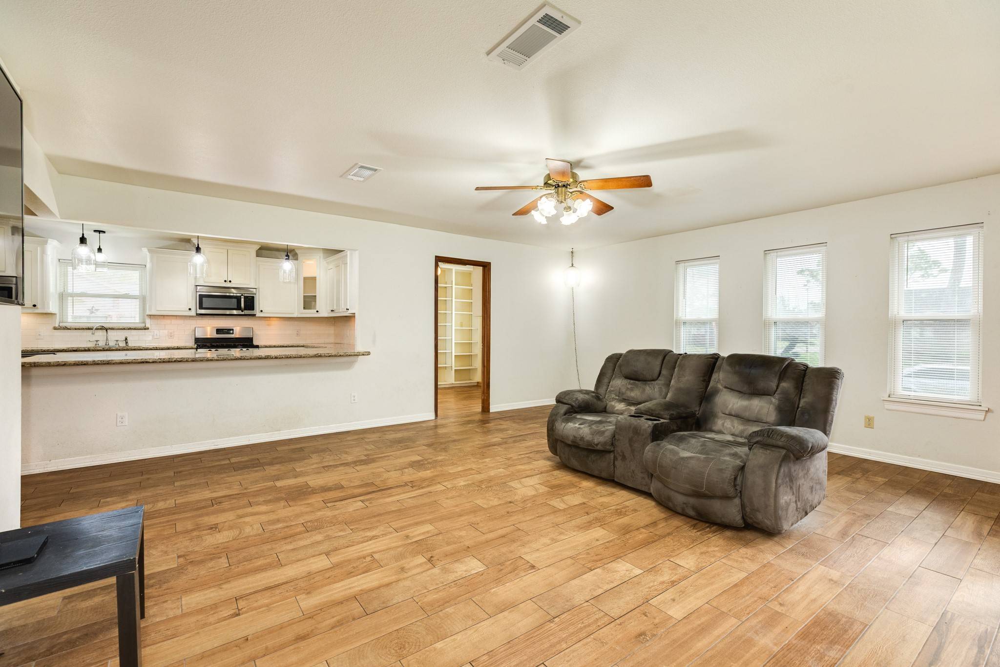 Lake Jackson, TX 77566,52 S Bachelor Button ST