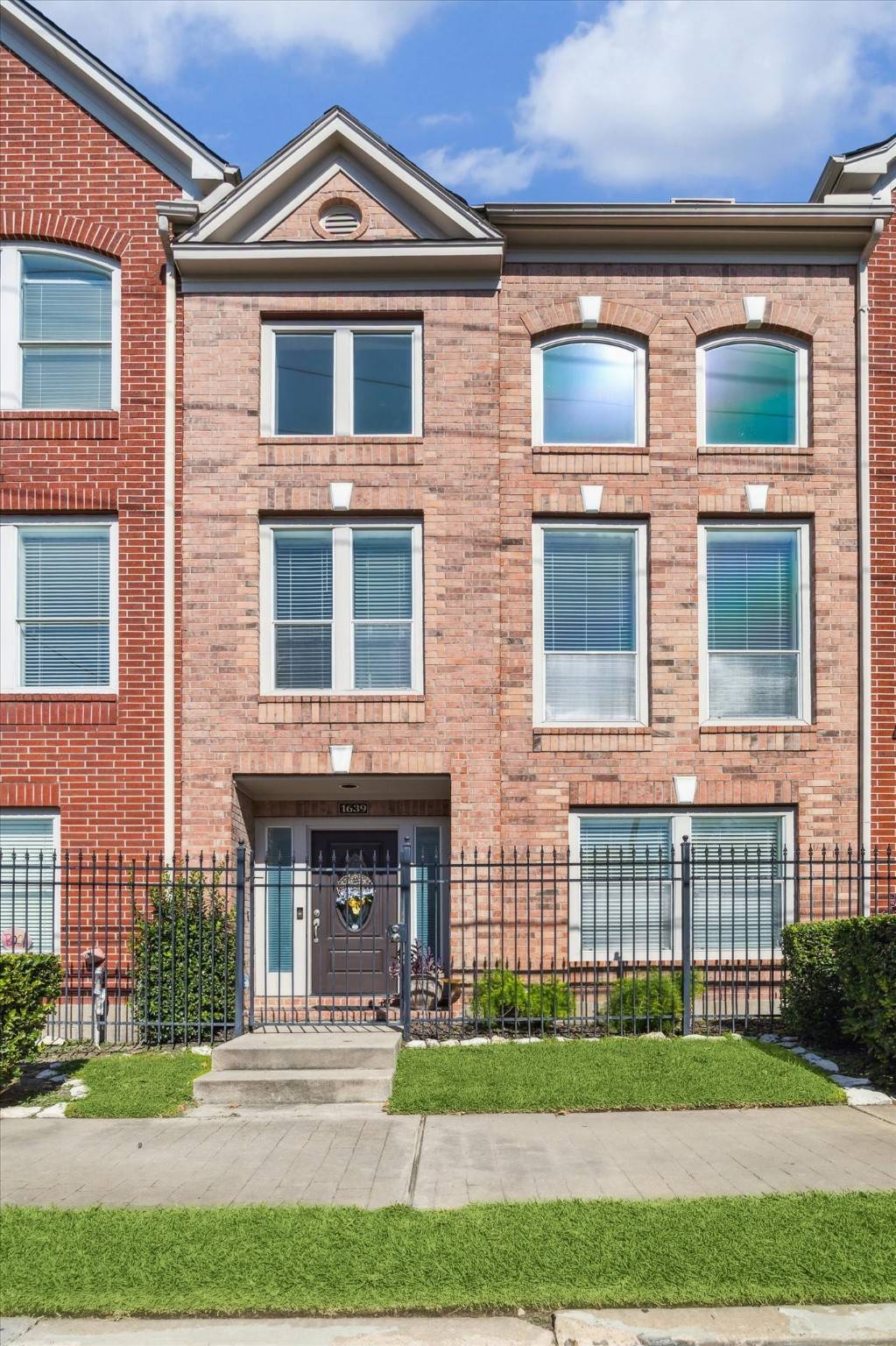 Houston, TX 77006,1639 Sutton ST