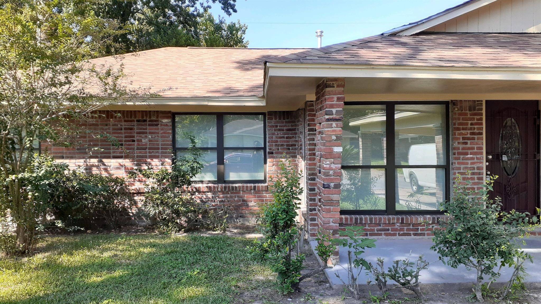 Houston, TX 77016,10311 Royal Oaks DR