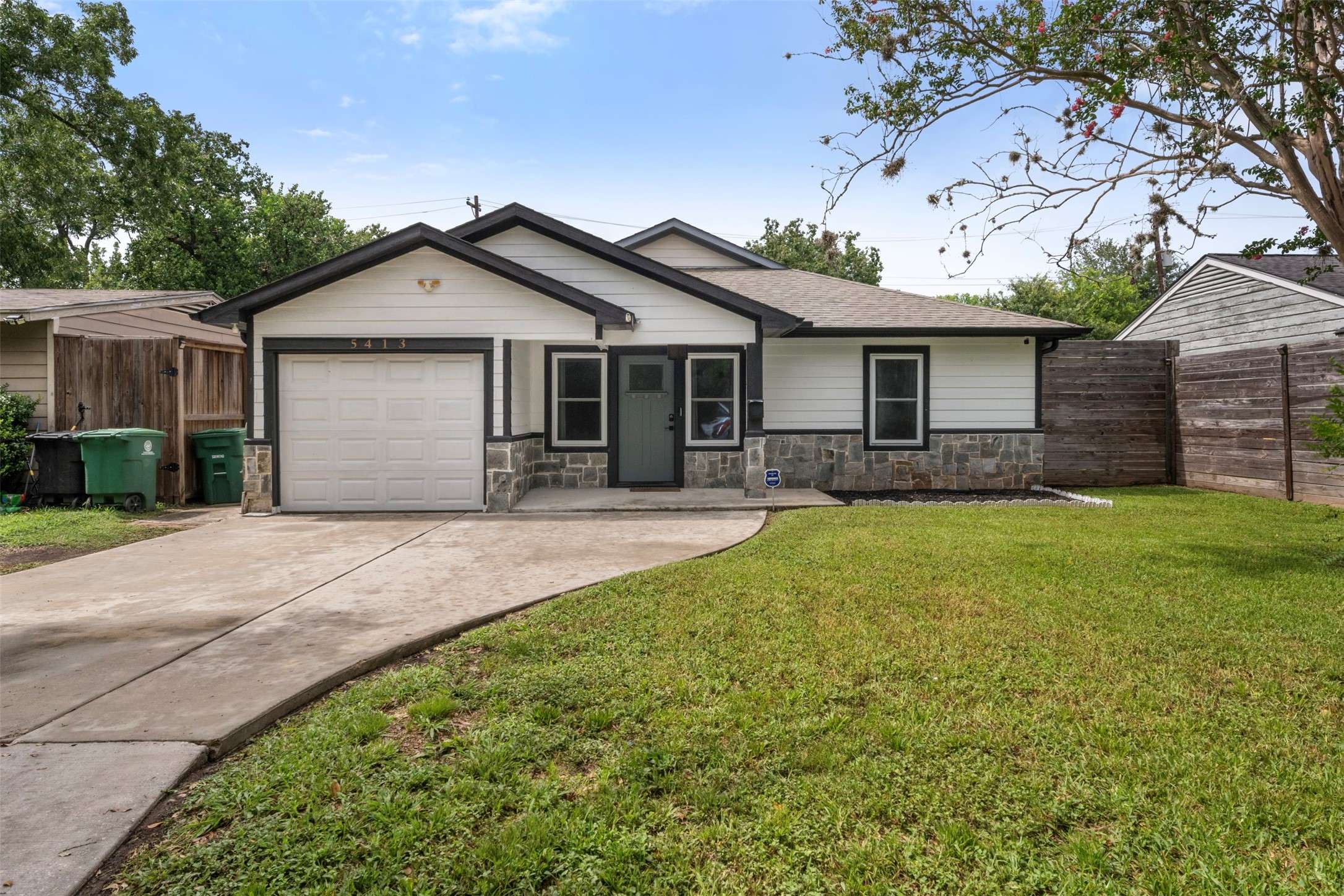 Houston, TX 77033,5413 Bataan RD