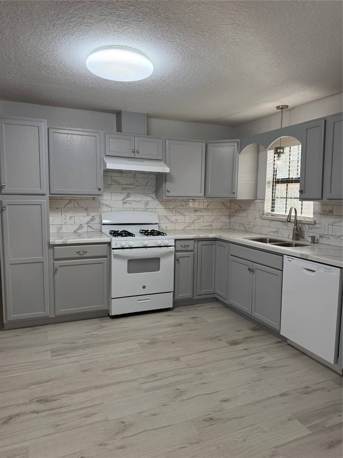 Sweeny, TX 77480,206 N Orange ST