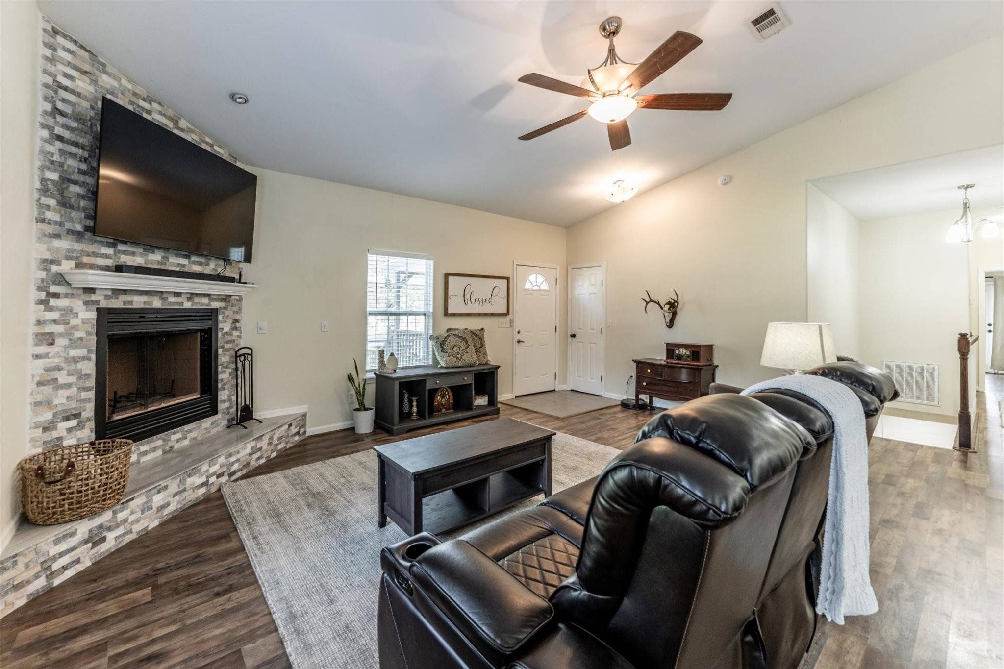 Point Blank, TX 77364,50 Canary ST