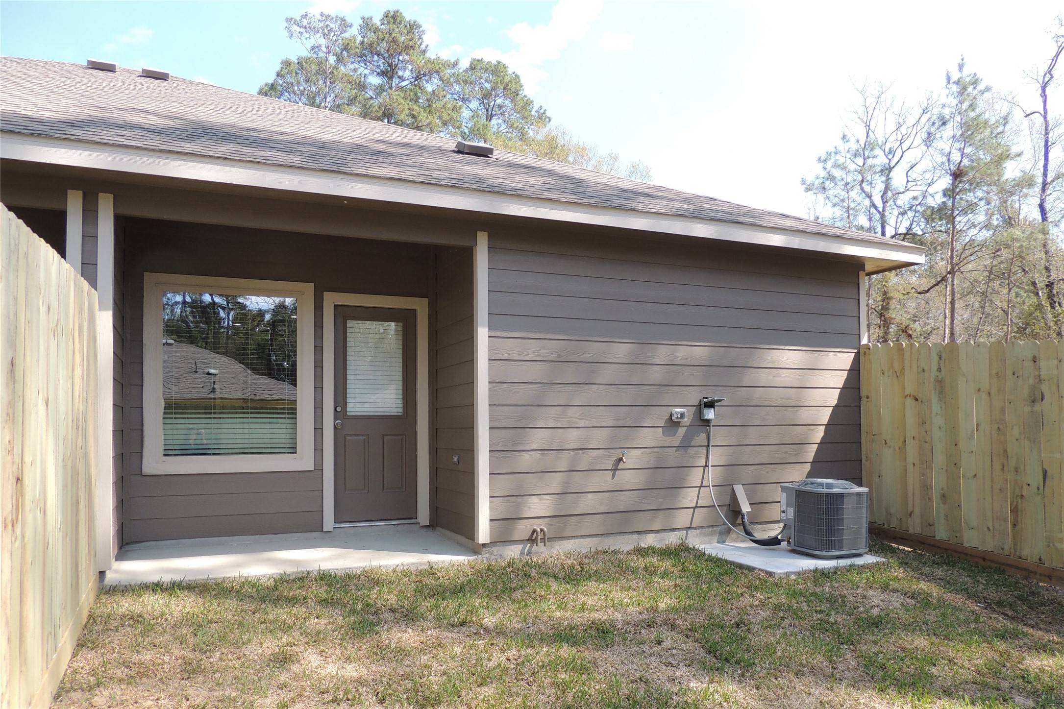 Montgomery, TX 77356,15695 Pecan DR