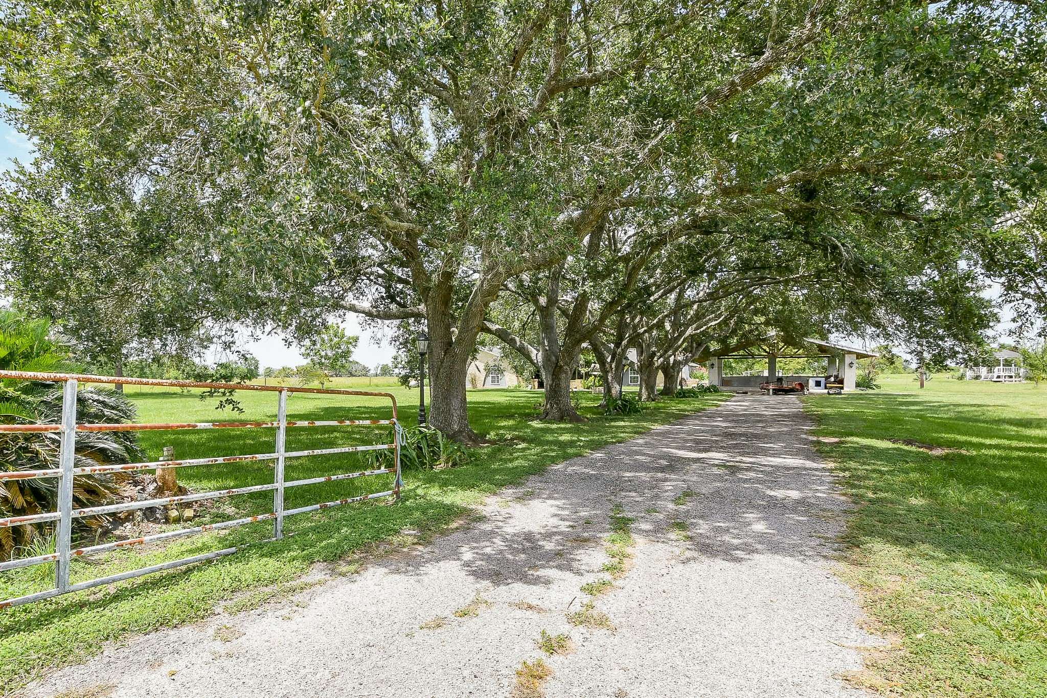 Edna, TX 77957,1478 County Road 303