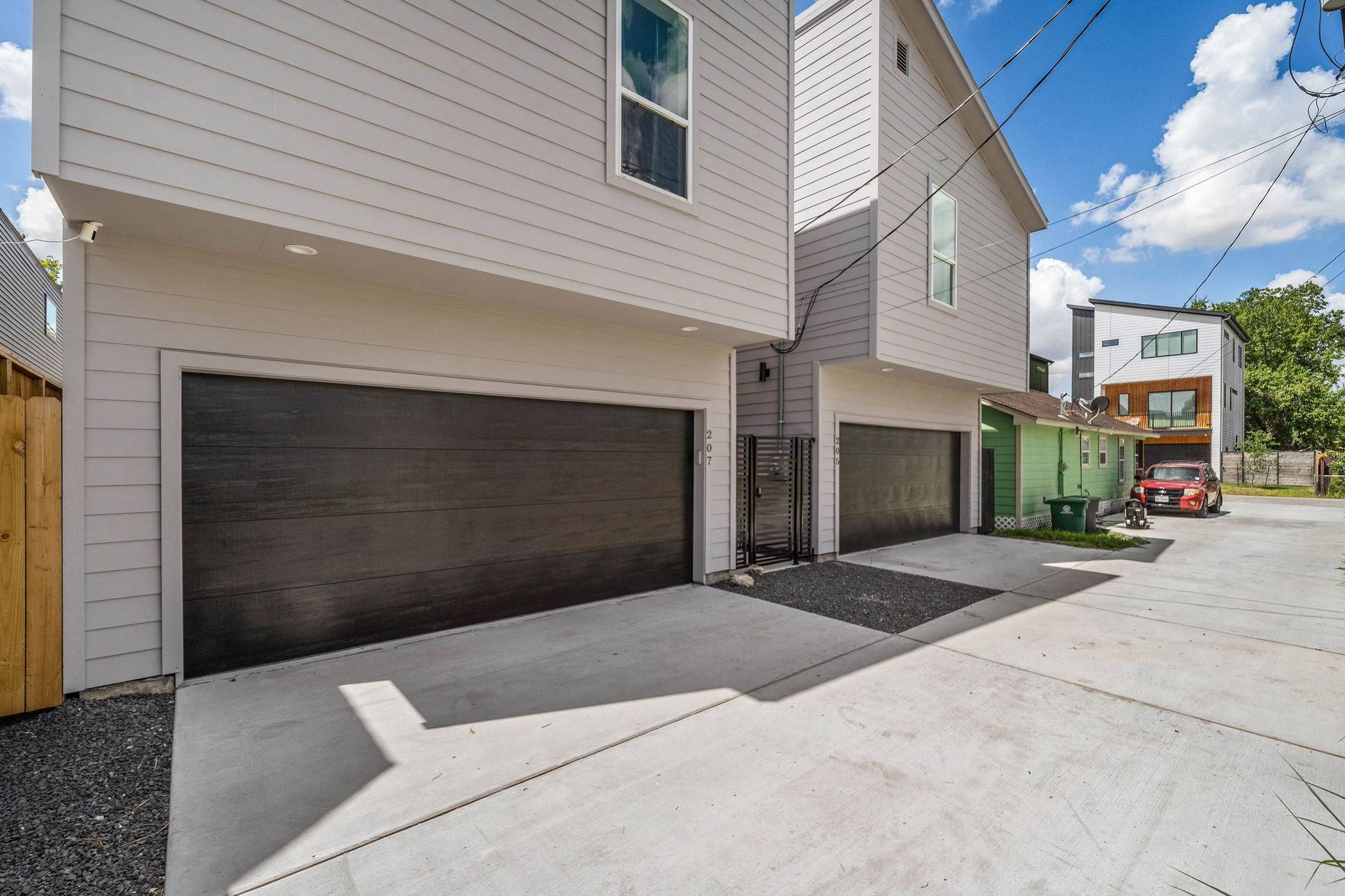 Houston, TX 77018,207 E 38th ST