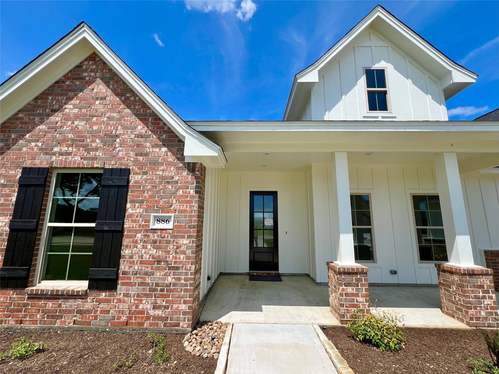 Angleton, TX 77515,886 Oak Ridge DR