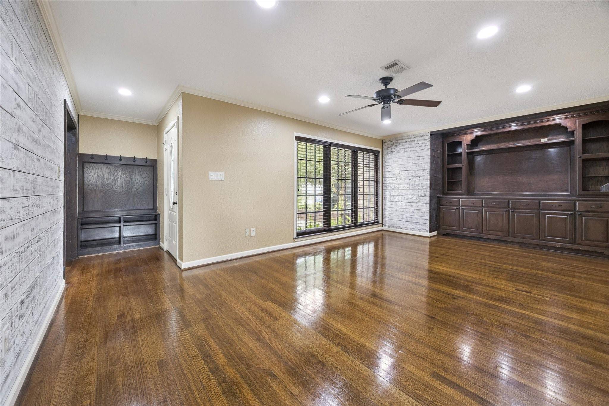 Houston, TX 77056,5326 Pagewood LN